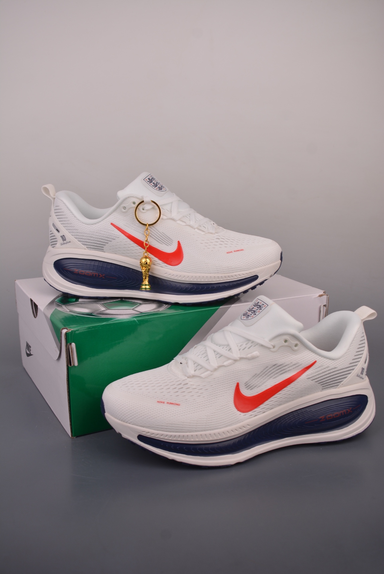 Nike Nike Air Zoom Vomero 18 World Cup Joint — White / Navy Blue / Red — DM6828-005 — foto 2