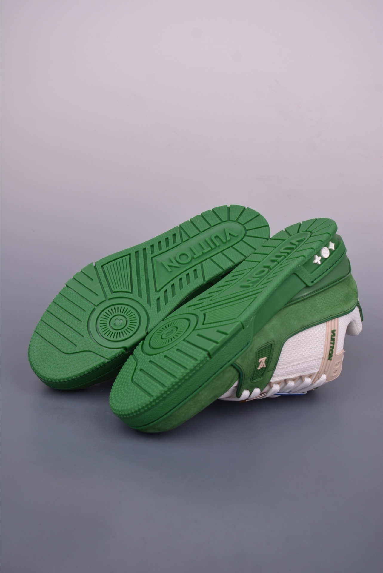 Louis Vuitton LV Trainer — Bianco / Verde — 1ADF3R — foto 3