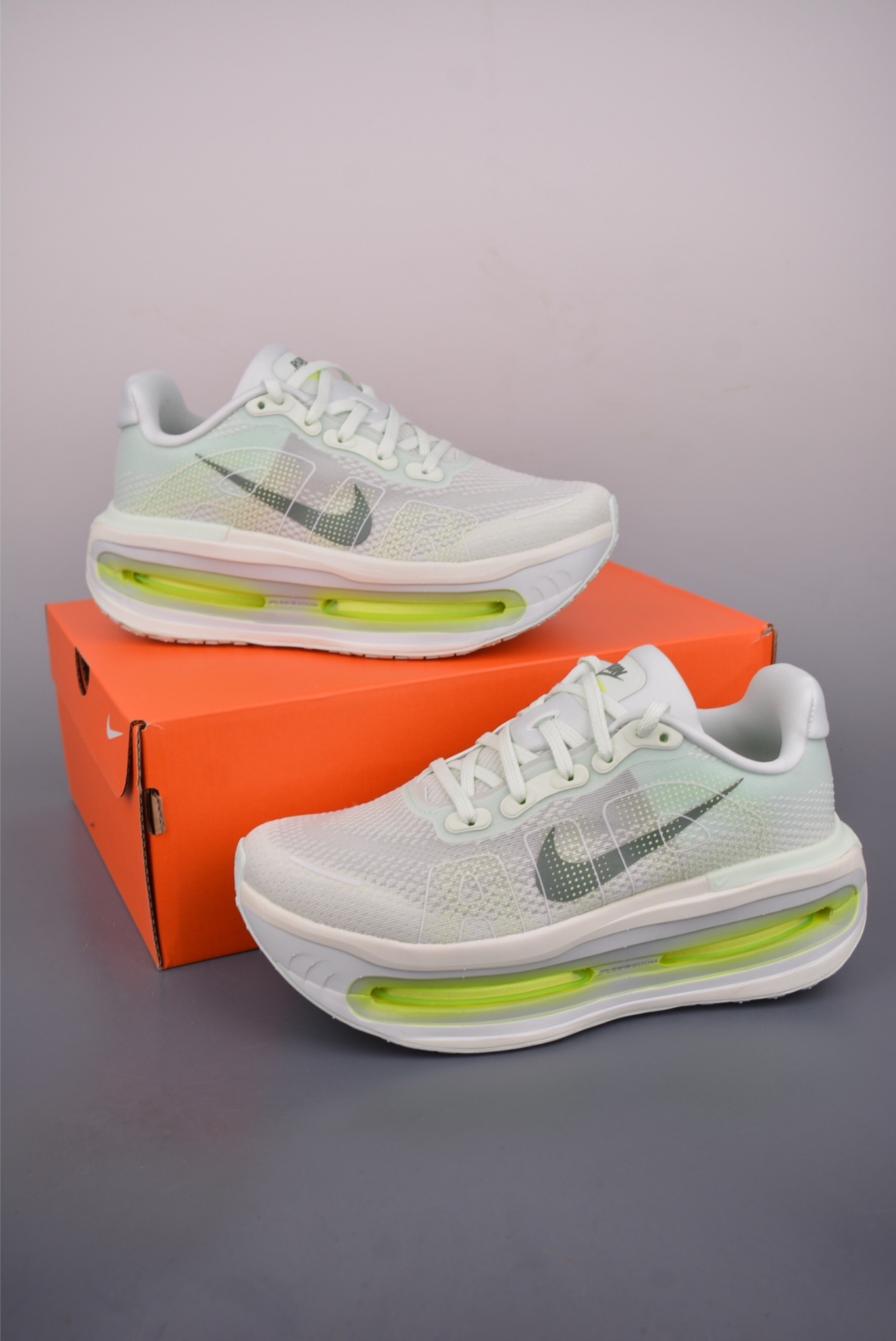 Nike Nike Vomero Premium — Barely Volt — HQ2050-300 — foto 2