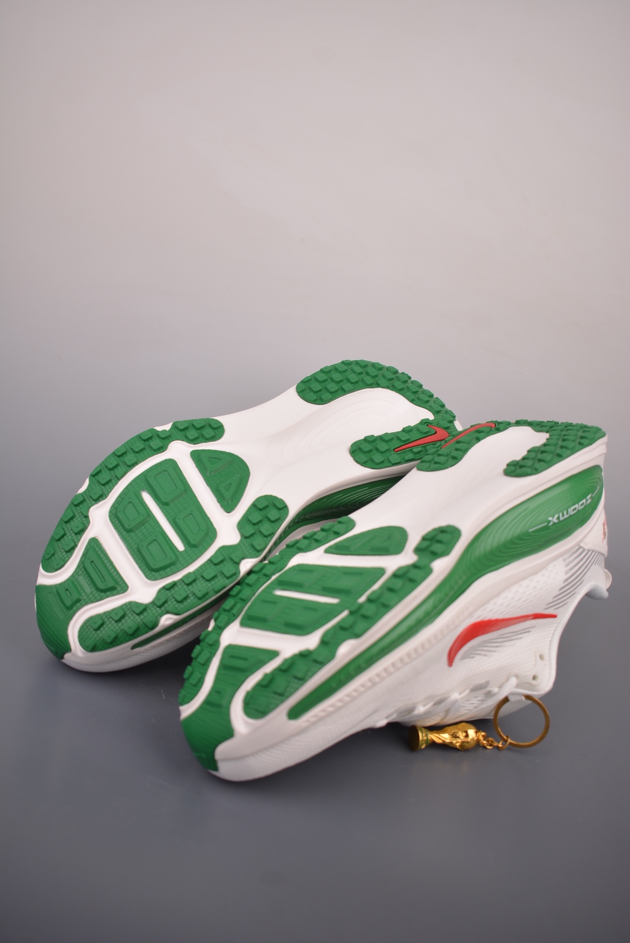 Nike Nike Air Zoom Vomero 18 World Cup Joint — White / Green / Red — DM6828-007 — foto 4