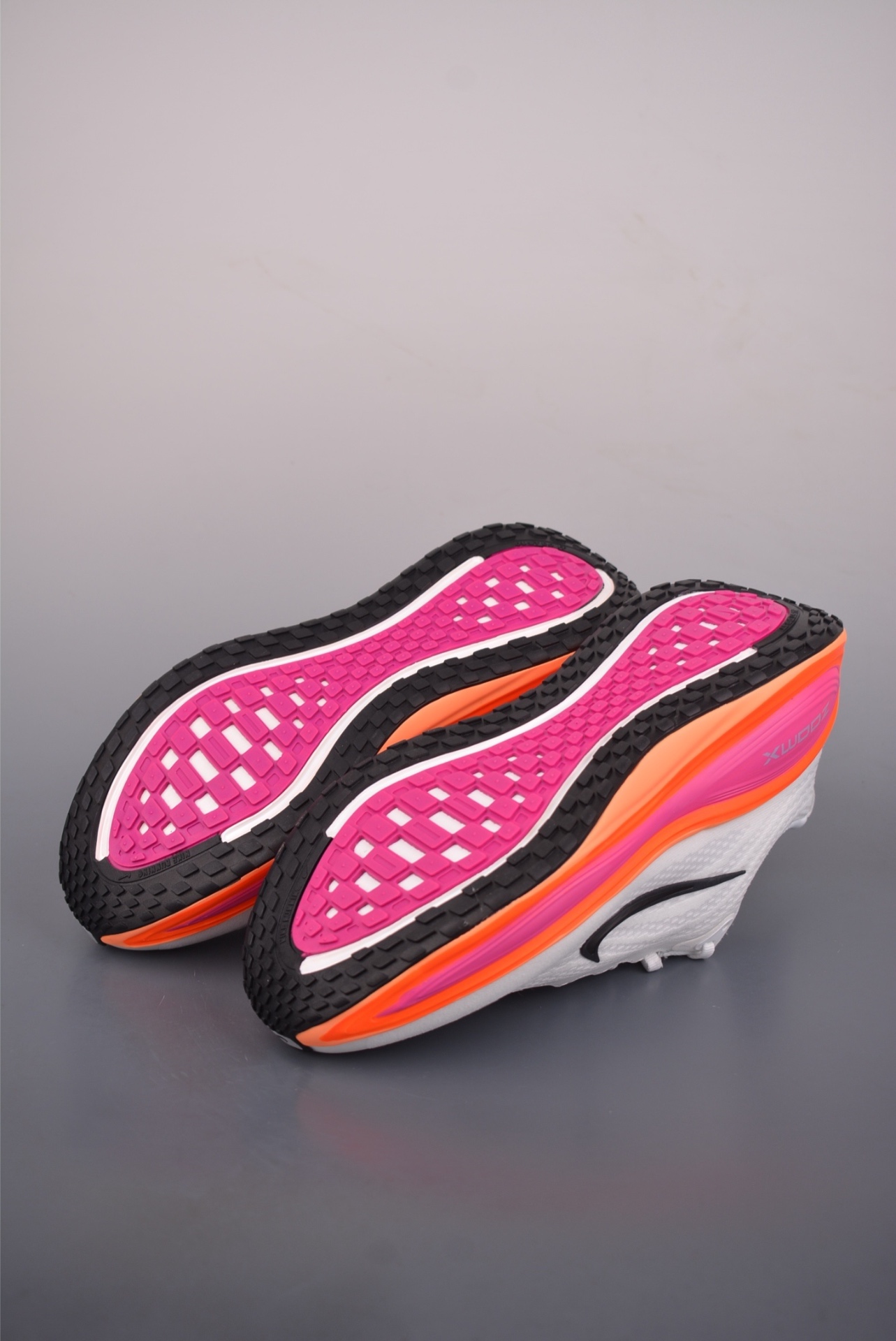 Nike Nike Air Zoom Vomero PLUS — White / Fire Pink — HV8154-104 — foto 5