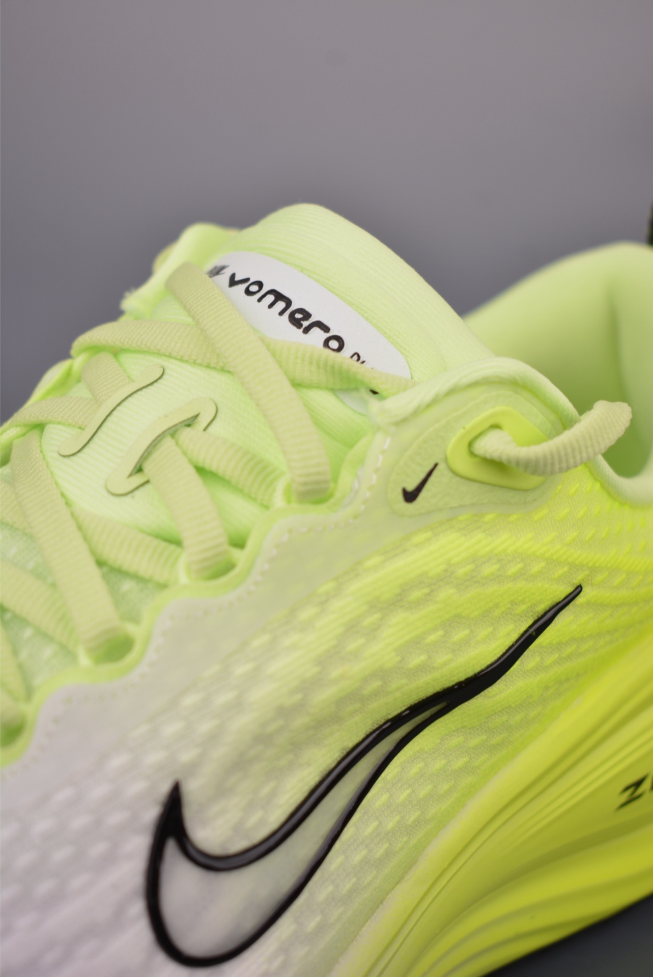 Nike Nike Air Zoom Vomero PLUS — White / Fluorescent Yellow — IM2038-038 — foto 4