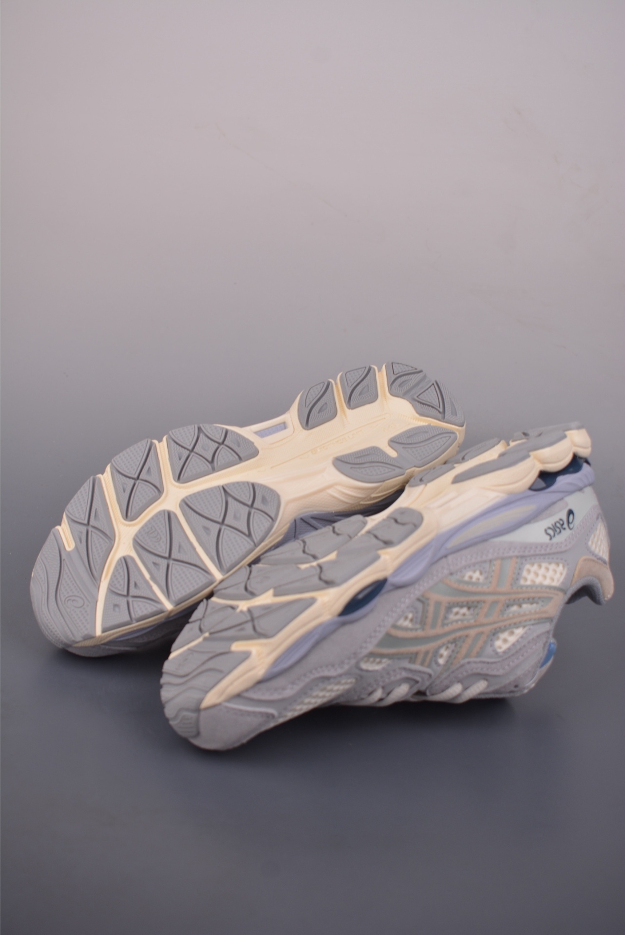 ASICS GEL-Cumulus 16 — Grigio / Azzurro / Crema — foto 4