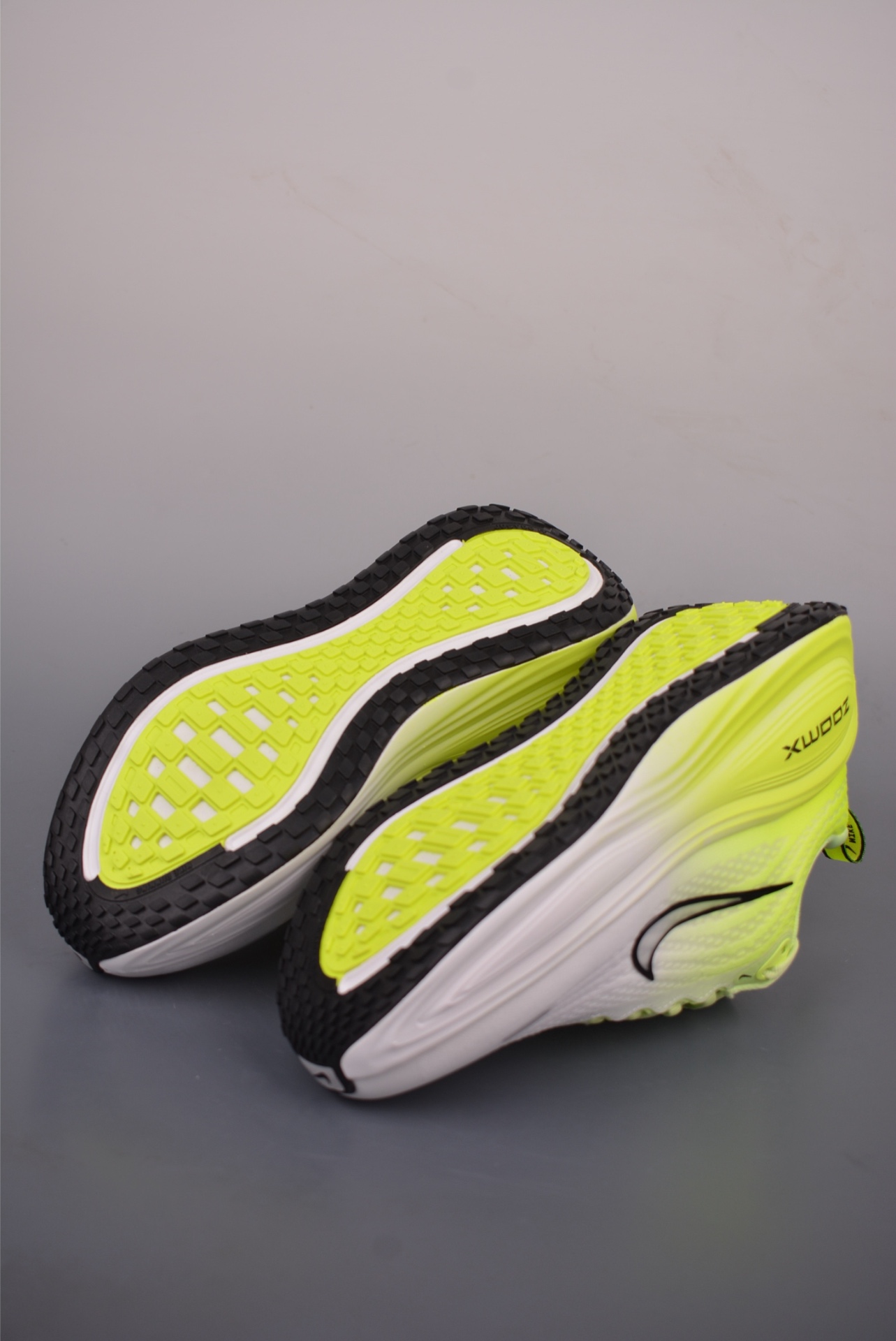 Nike Nike Air Zoom Vomero PLUS — White / Fluorescent Yellow — IM2038-038 — foto 5