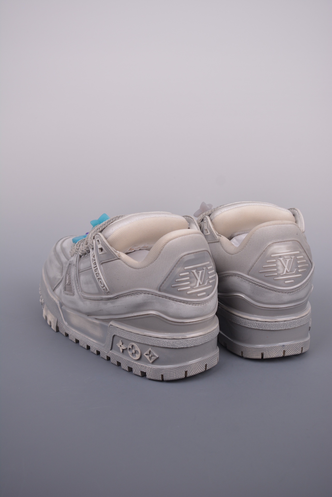 Louis Vuitton LV Trainer Maxi Low Leather — Grigio Effetto Vintage / Perline Multicolor — 1AB8ZG — foto 3