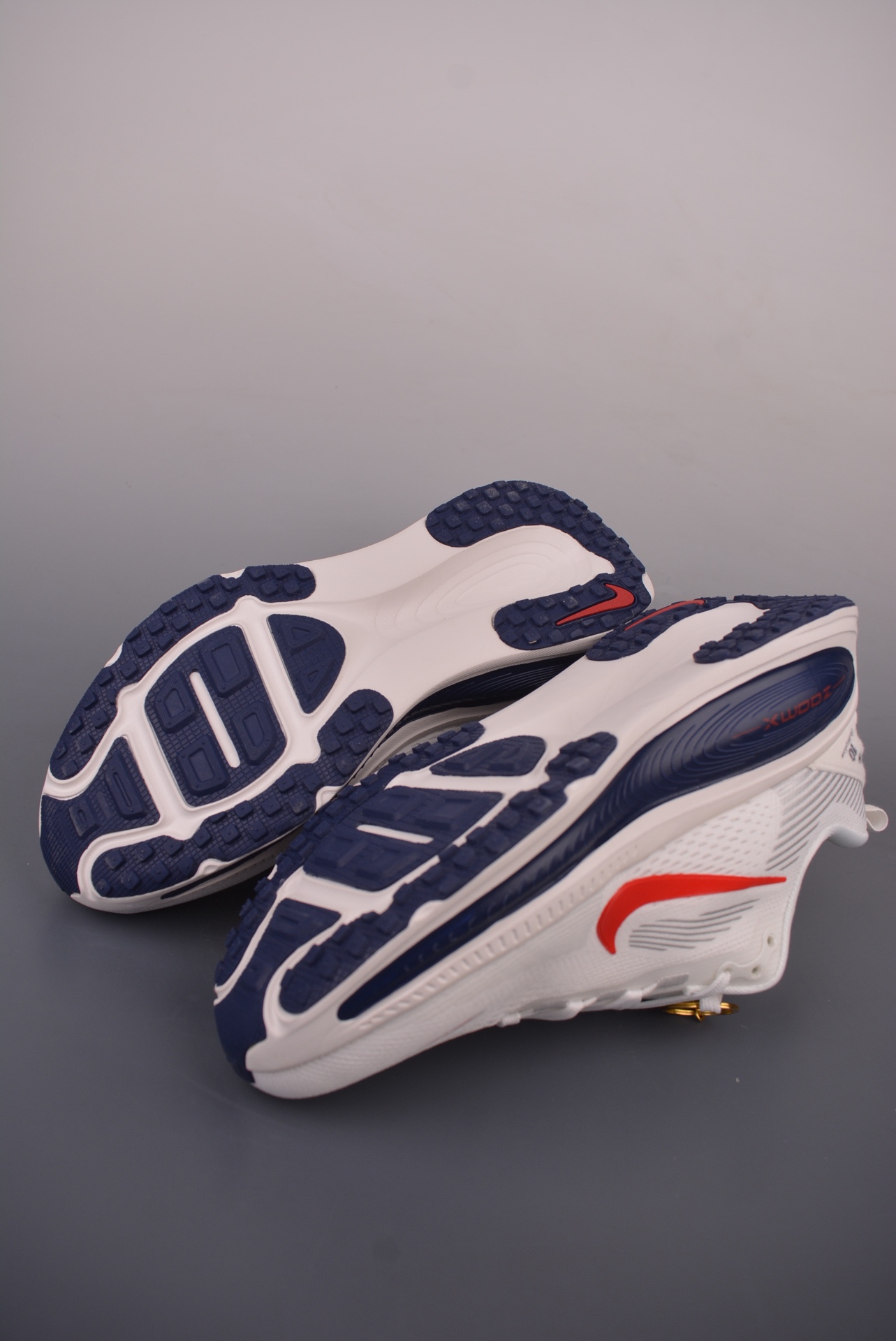 Nike Nike Air Zoom Vomero 18 World Cup Joint — White / Navy Blue / Red — DM6828-005 — foto 4