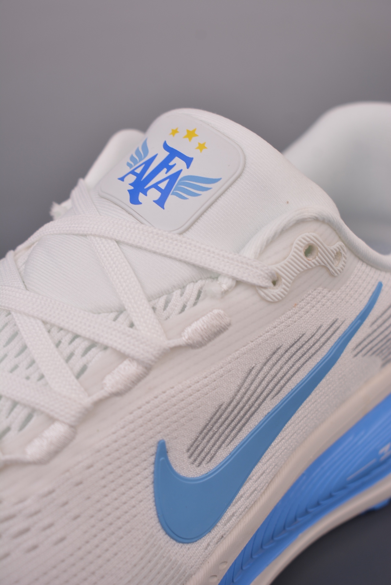 Nike Nike Air Zoom Vomero 18 World Cup Limited Edition — White / Blue — DM6868-002 — foto 5