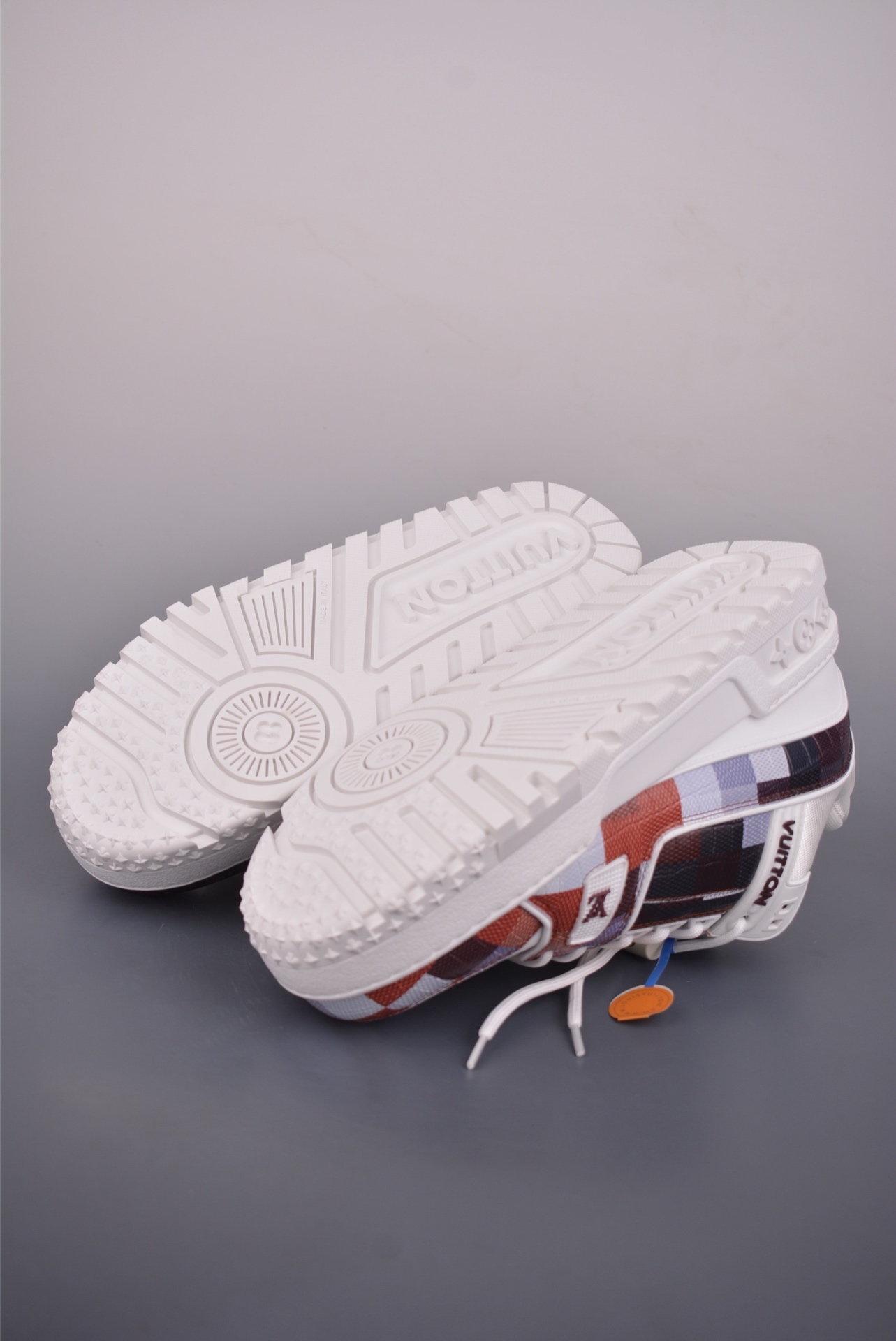 Louis Vuitton LV Trainer Maxi — White / Brown / Orange — 1AD7T2 — foto 4