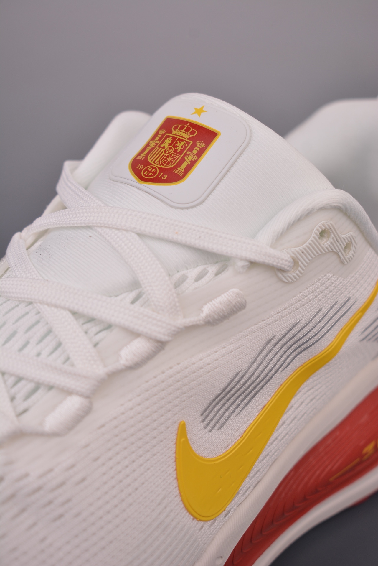 Nike Nike Air Zoom Vomero 18 World Cup Limited Edition — Platinum / Red — DM6868-002 — foto 5