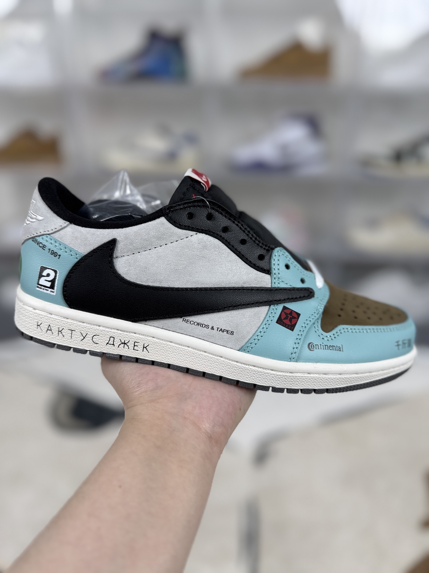 Nike Travis Scott x Air Jordan 1 Retro Low "JACKBOYS" — Black / Sail / French Blue — DM7866-009 — foto 2