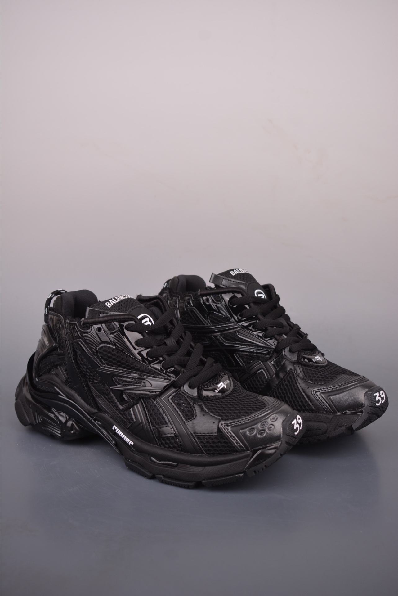 Balenciaga 3XL Extreme Lace Sneaker with Charms — Eggshell / Red / Navy — 778698 W3XBD 9188 — foto 3