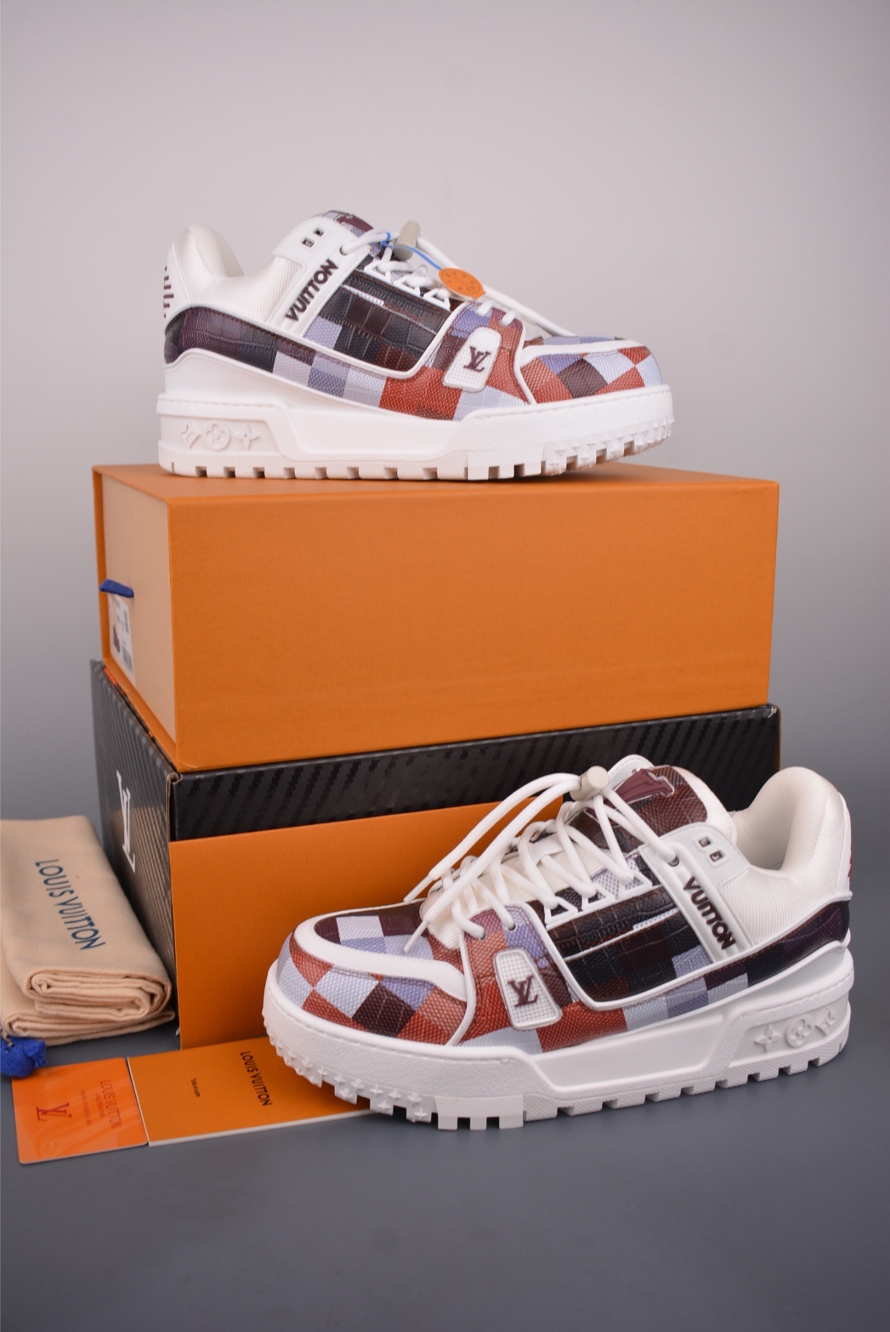 Louis Vuitton LV Trainer Maxi — White / Brown / Orange — 1AD7T2 — foto 2