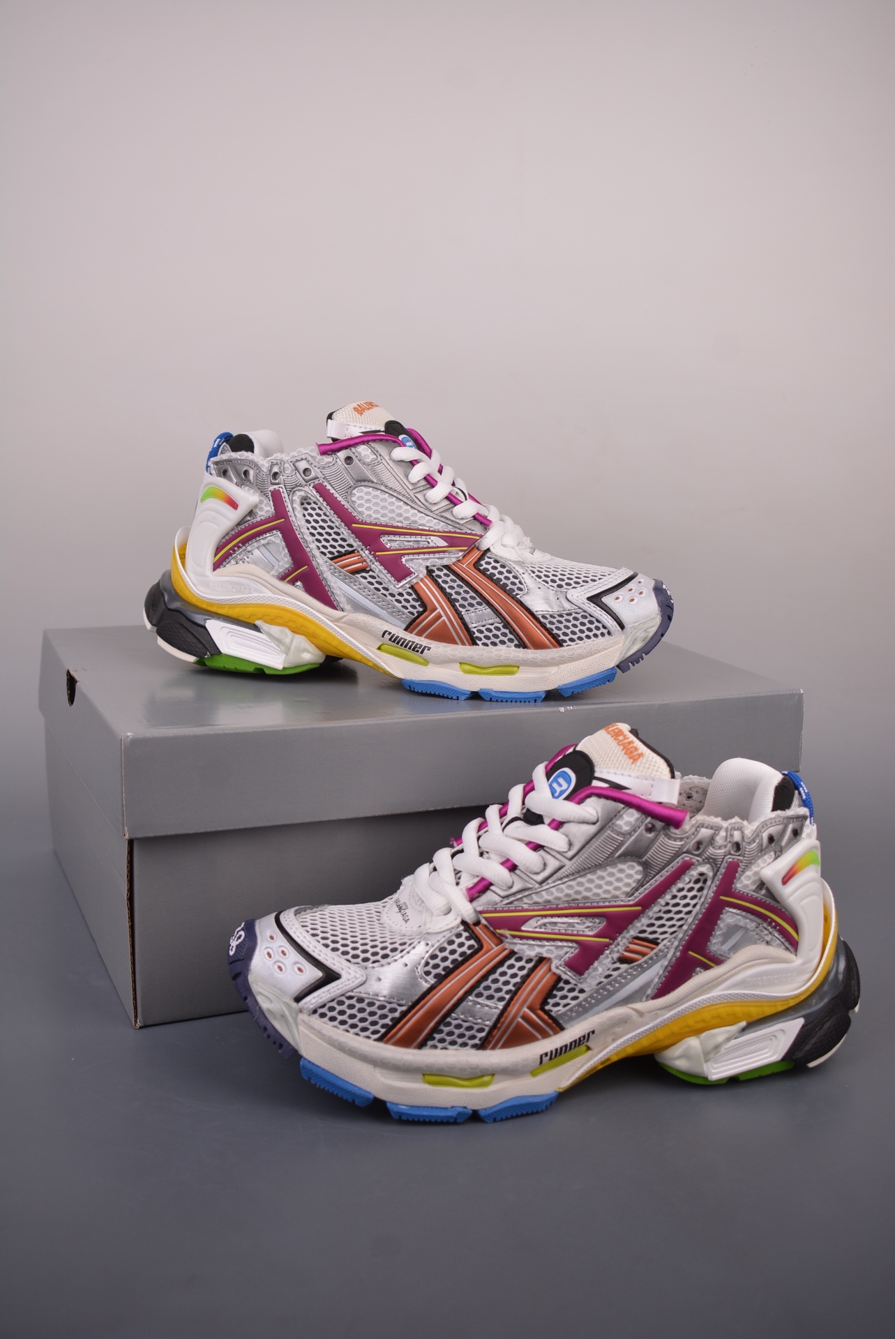Balenciaga Runner — White / Burgundy — 677403 W3RB3 9069