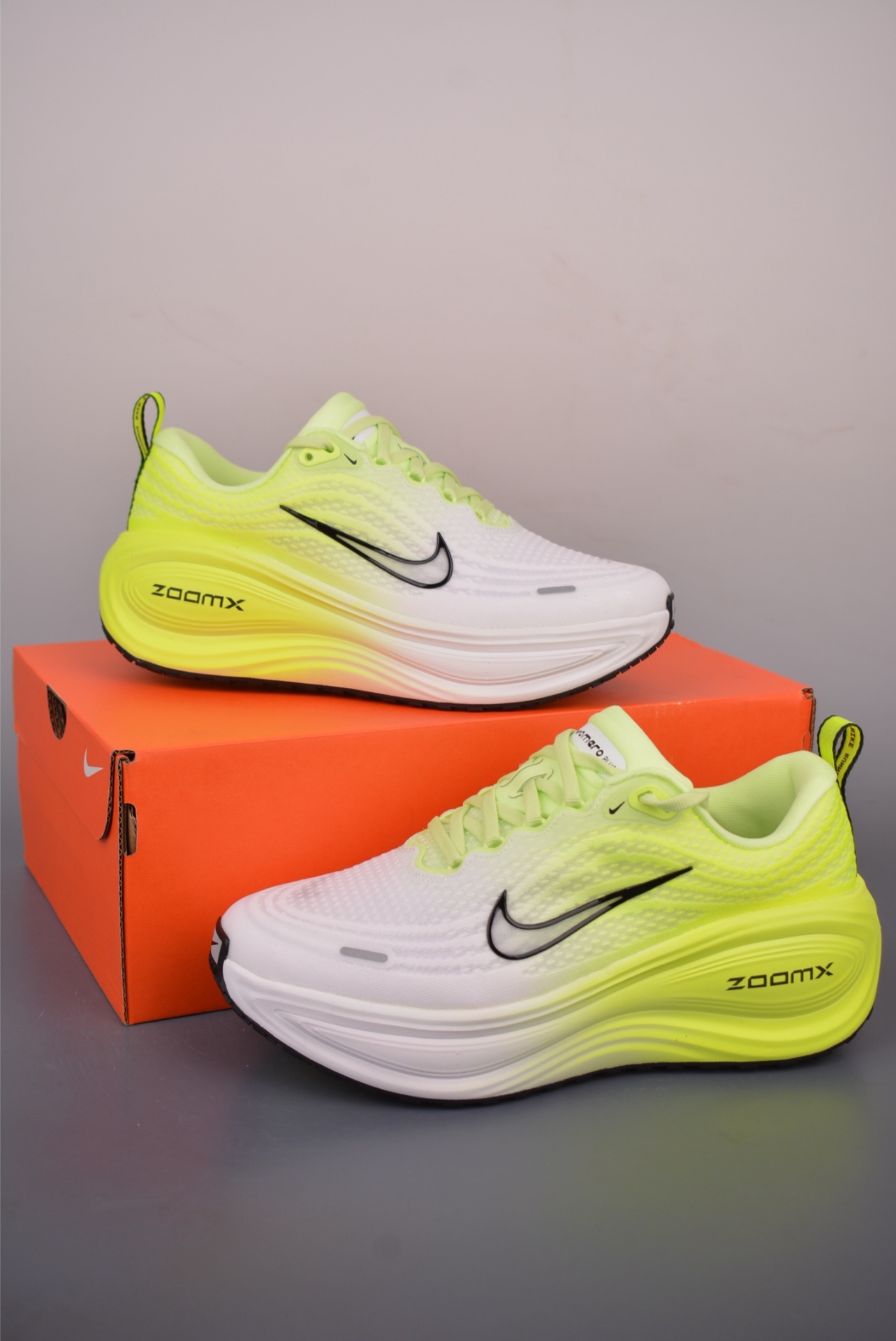Nike Nike Air Zoom Vomero PLUS — White / Fluorescent Yellow — IM2038-038 — foto 2