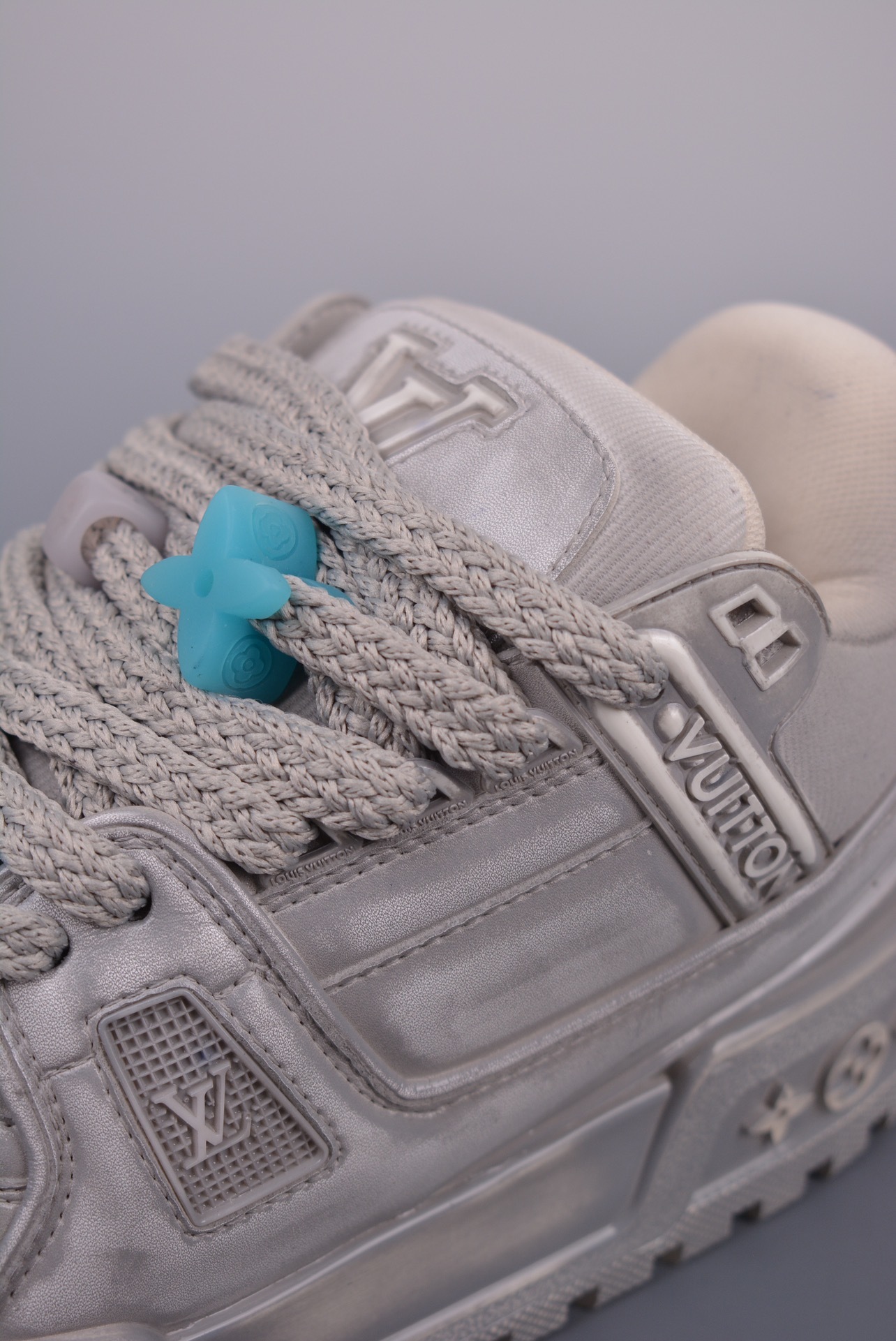 Louis Vuitton LV Trainer Maxi Low Leather — Grigio Effetto Vintage / Perline Multicolor — 1AB8ZG — foto 2