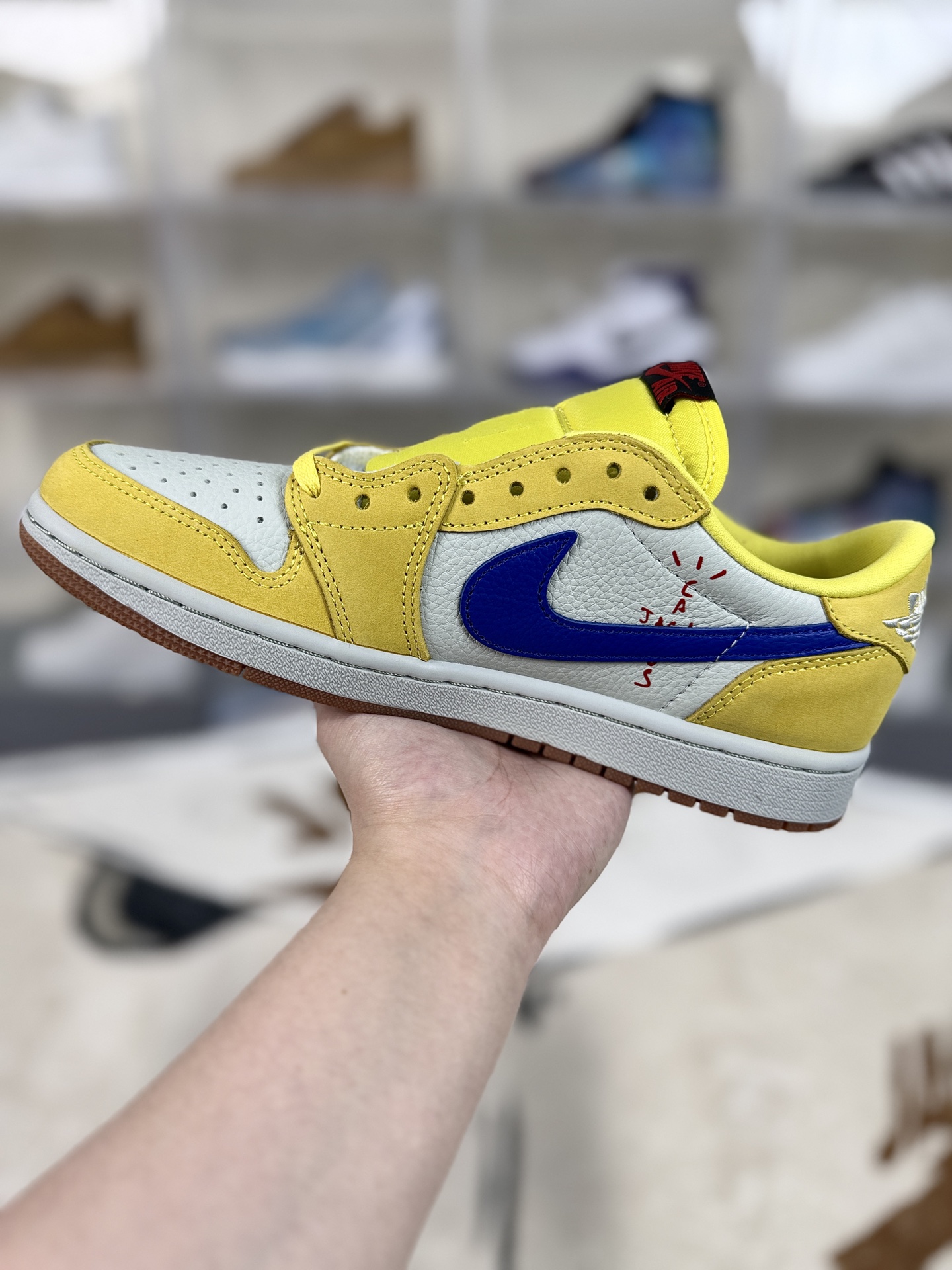 Nike Travis Scott x Air Jordan 1 Low OG — Canary Yellow — DZ4137-700 — foto 3