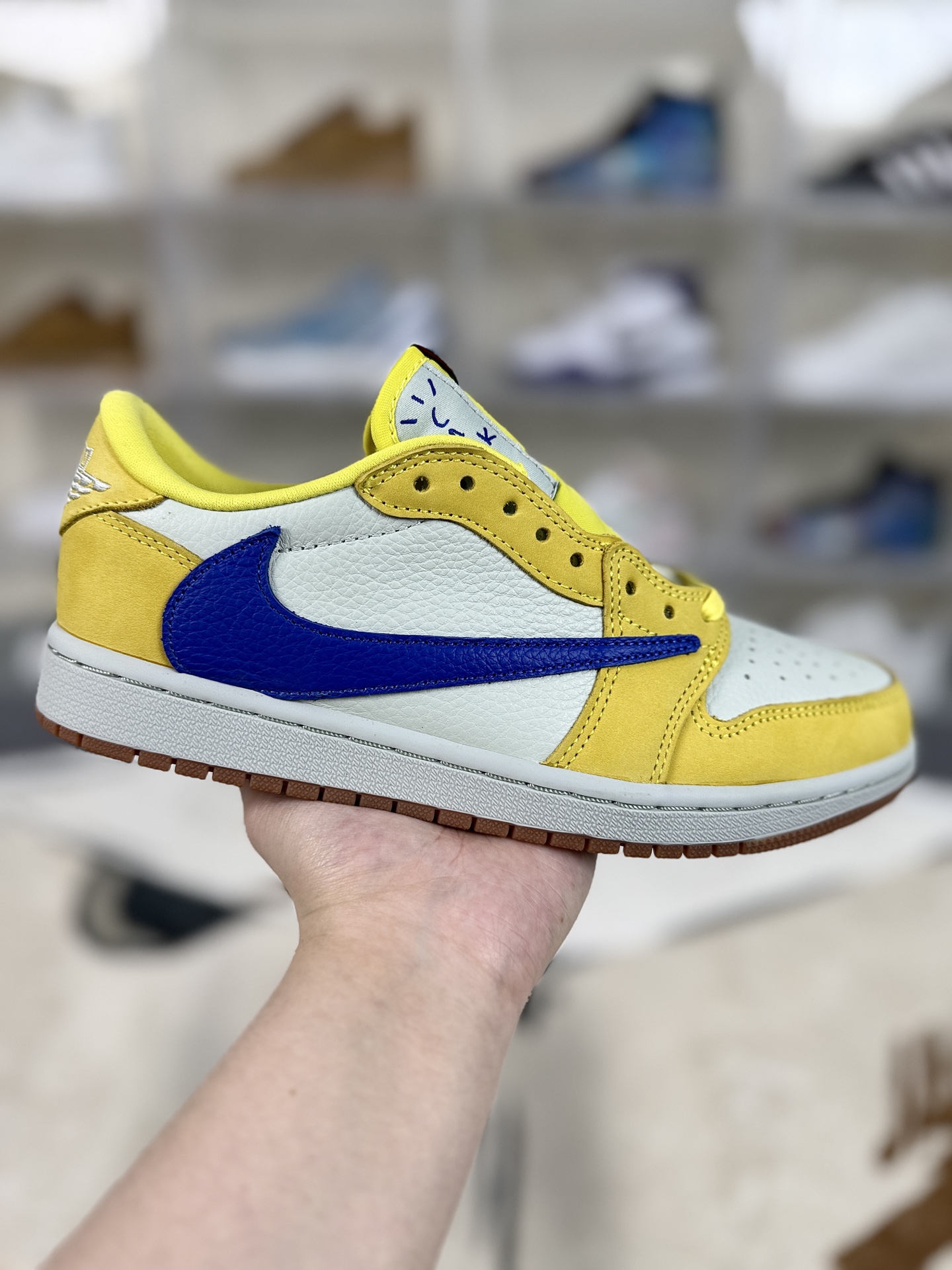 Nike Travis Scott x Air Jordan 1 Low OG — Canary Yellow — DZ4137-700 — foto 2