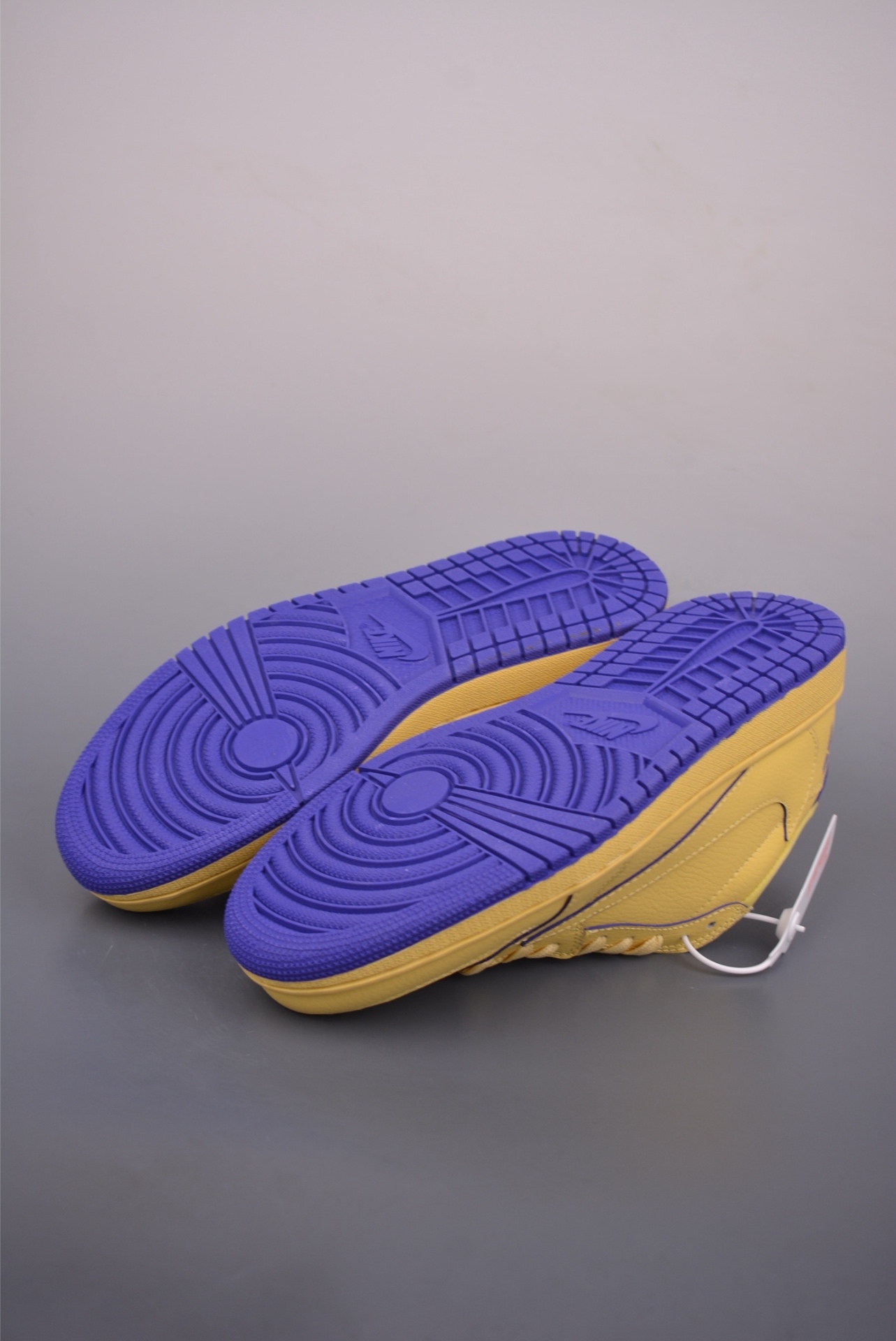 Nike Travis Scott x Kobe x Air Jordan 1 Low — Lakers Yellow / Purple — LD2028-037 — foto 5