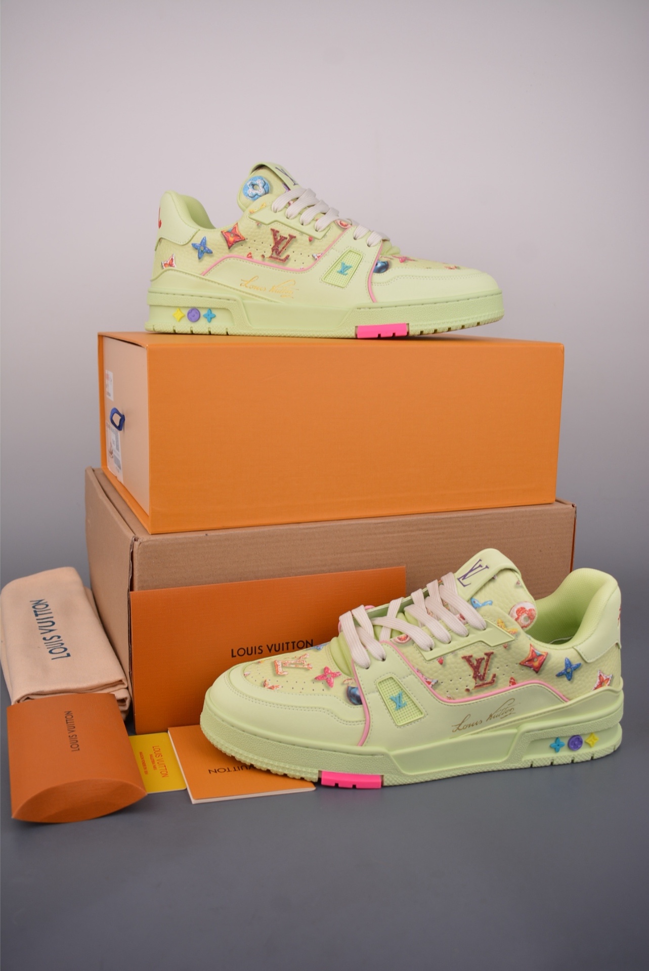 Louis Vuitton LV Trainer — Verde chiaro Monogram (Pharrell Williams) — 1AJWEL — foto 3