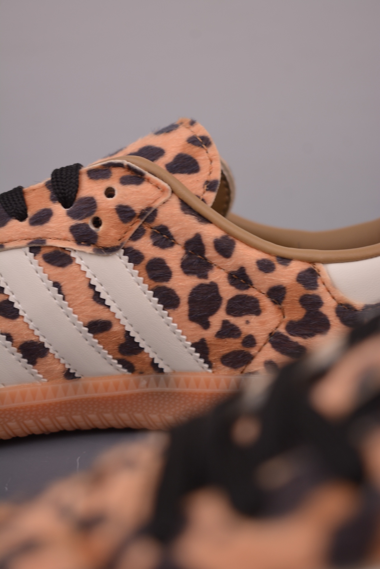 Adidas Adidas Originals Samba OG W — Leopard Magic Beige / Off White / Gum — KI6674 — foto 4
