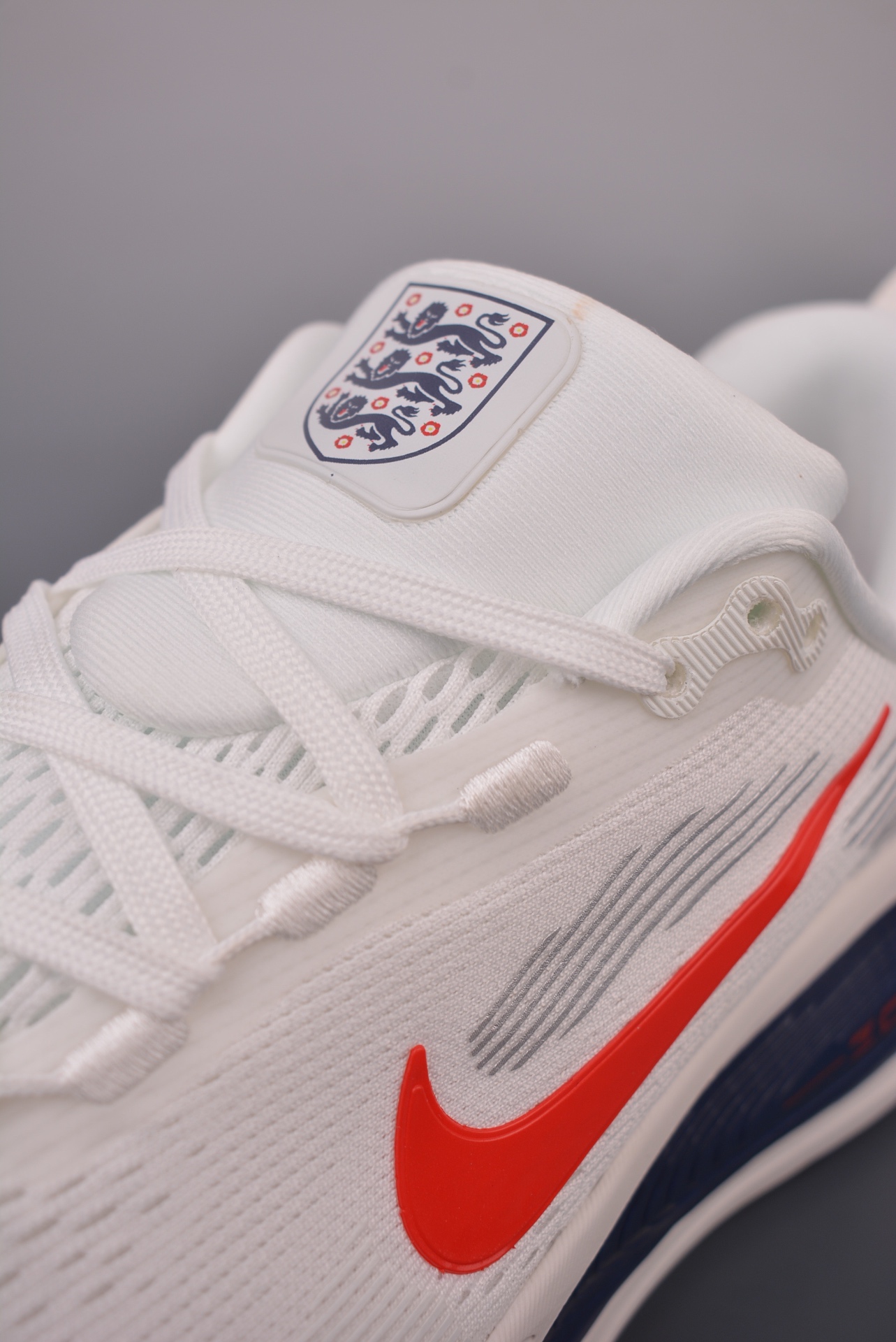 Nike Nike Air Zoom Vomero 18 World Cup Joint — White / Navy Blue / Red — DM6828-005 — foto 5