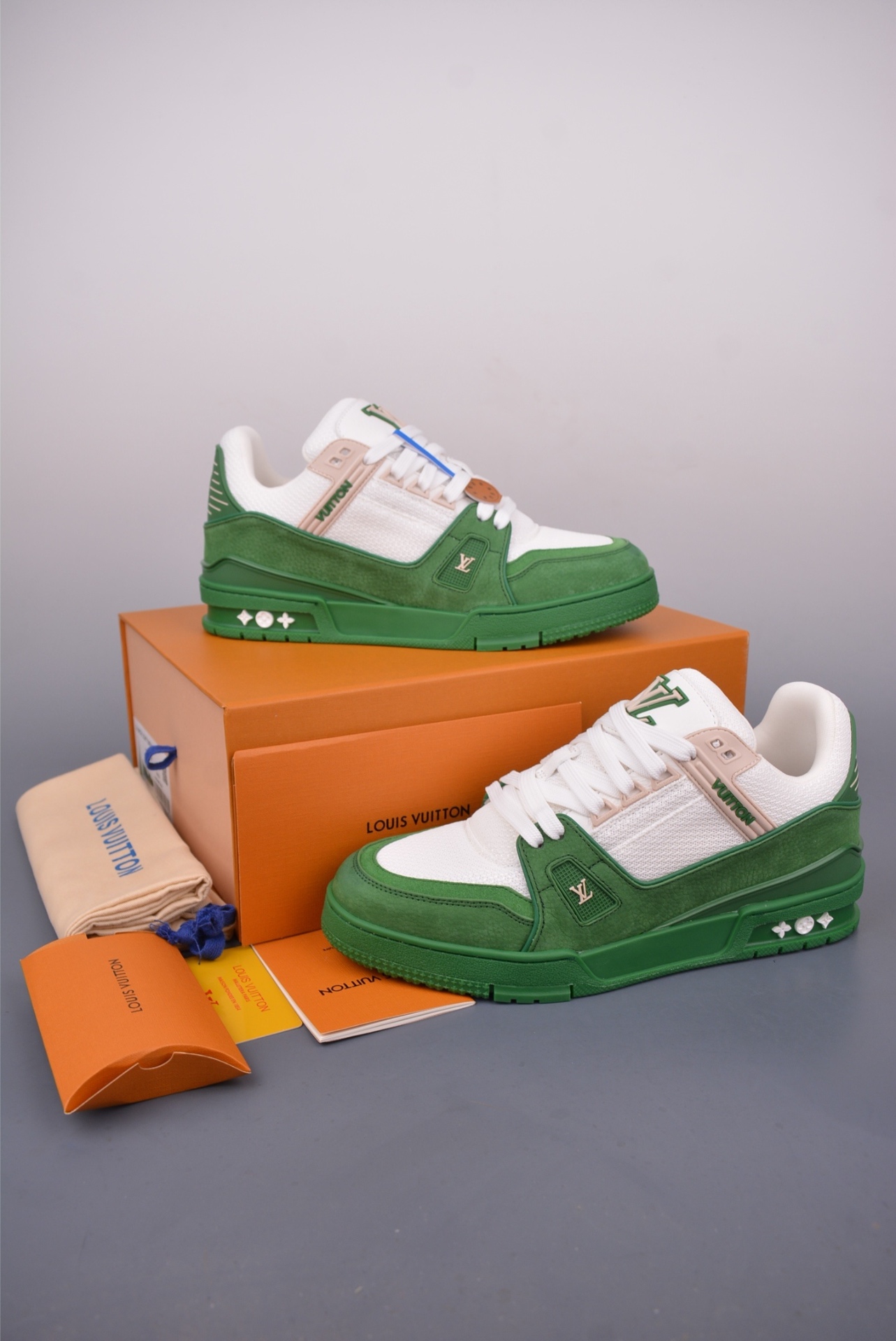 Louis Vuitton LV Trainer — Bianco / Verde — 1ADF3R — foto 4