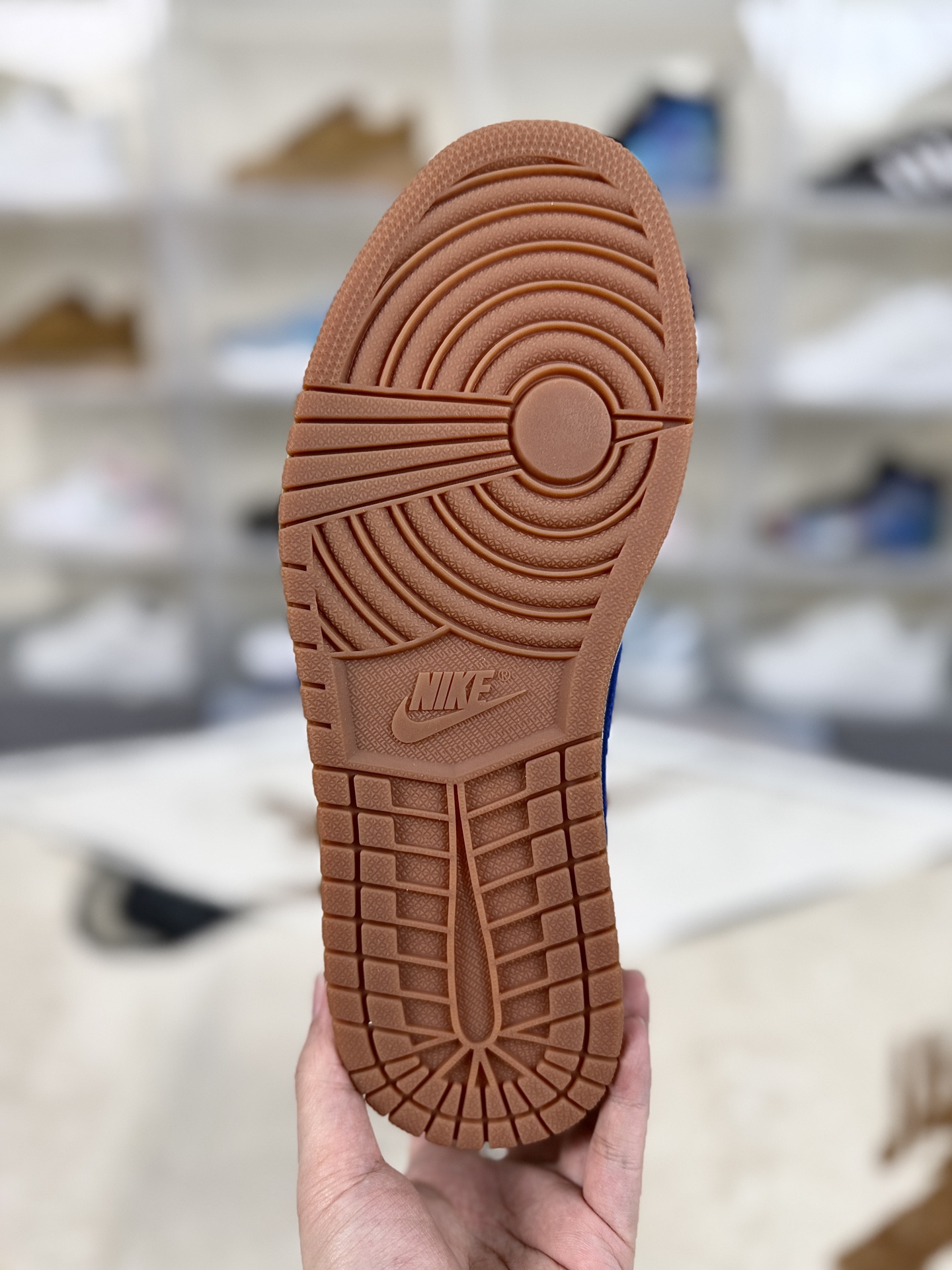 Nike Travis Scott x Air Jordan 1 Low OG — Canary Yellow — DZ4137-700 — foto 4