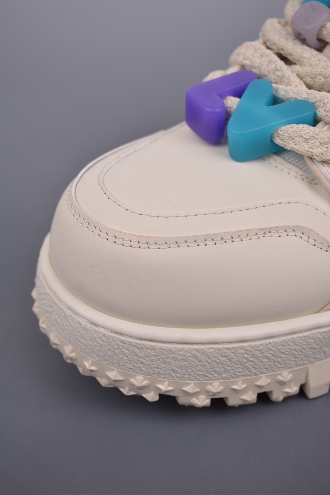 Louis Vuitton LV Trainer Maxi Low — Bianco Panna / Cachi — Perline Multicolor — 1AB8RW — foto 2