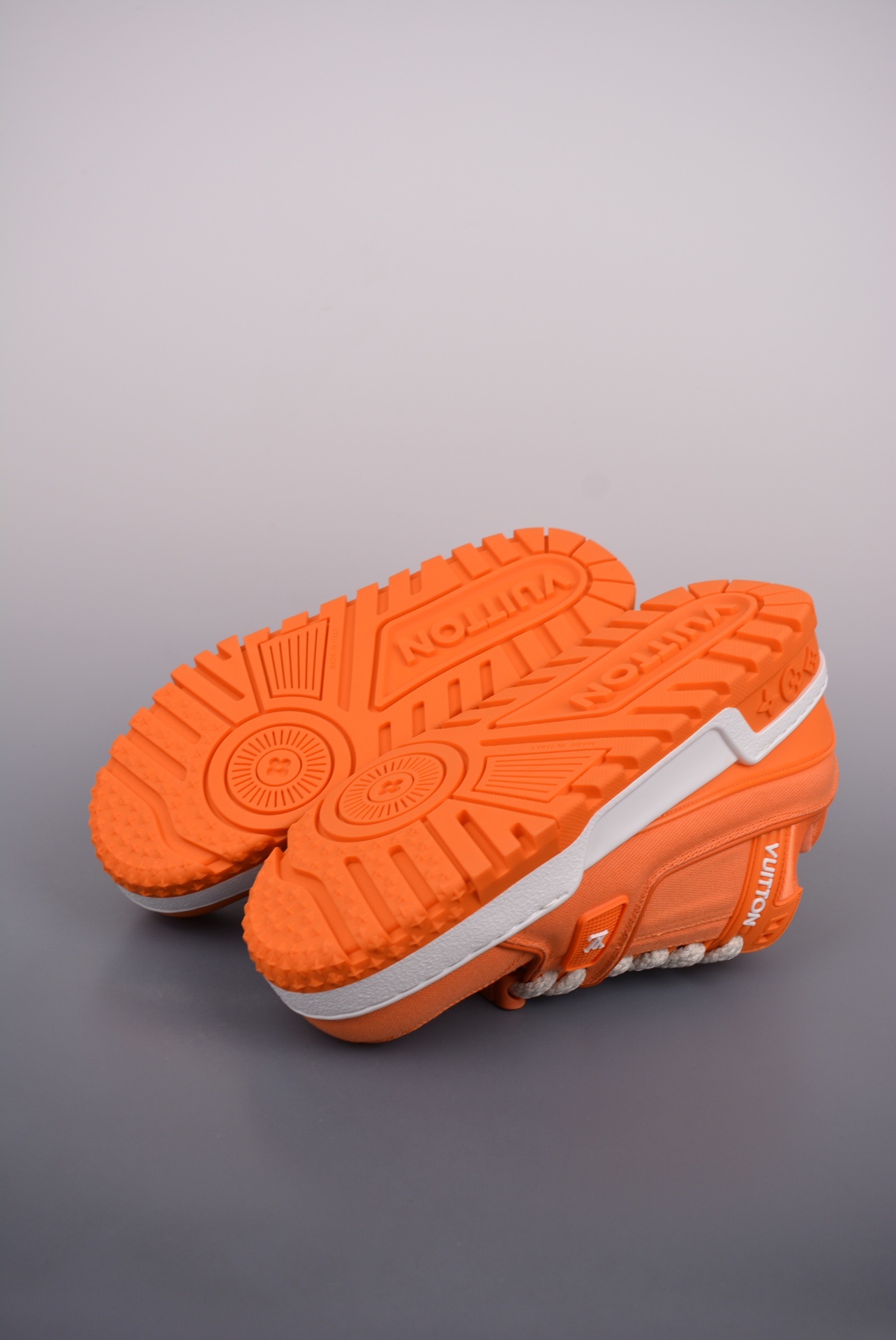 Louis Vuitton LV Trainer Maxi Low Canvas — Arancione Brillante / Bianco — 1ABMSR — foto 4