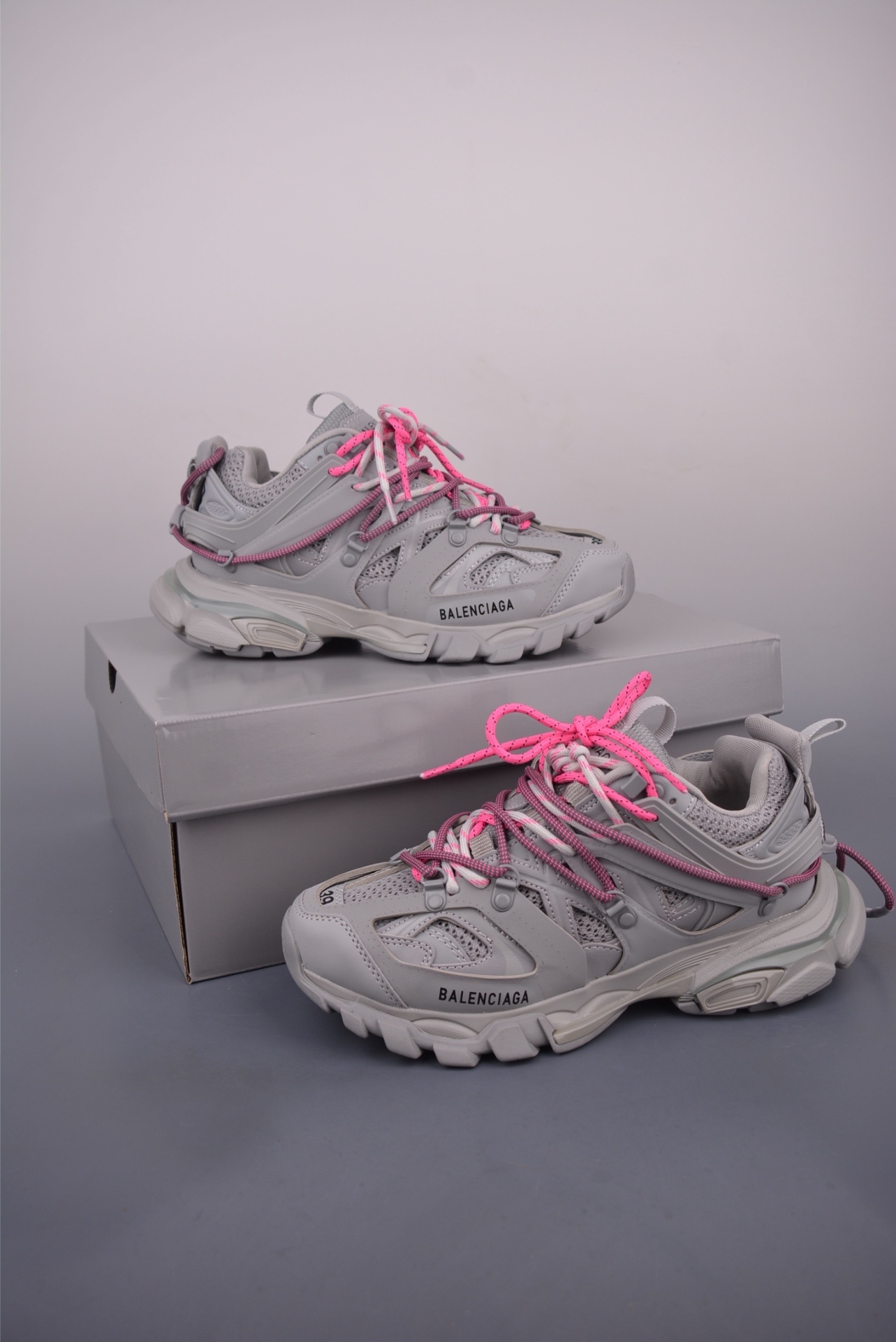 Balenciaga Track Tech — Grey / Pink — 800590 WTRHK — foto 3