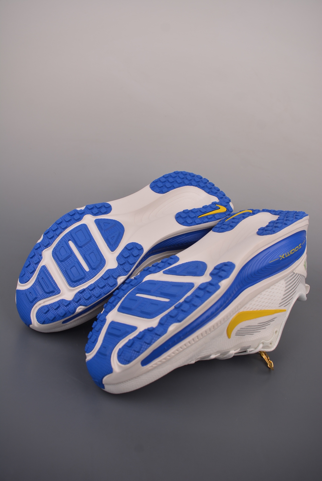Nike Nike Air Zoom Vomero 18 World Cup Joint — White / Blue / Yellow — DM6828-006 — foto 4