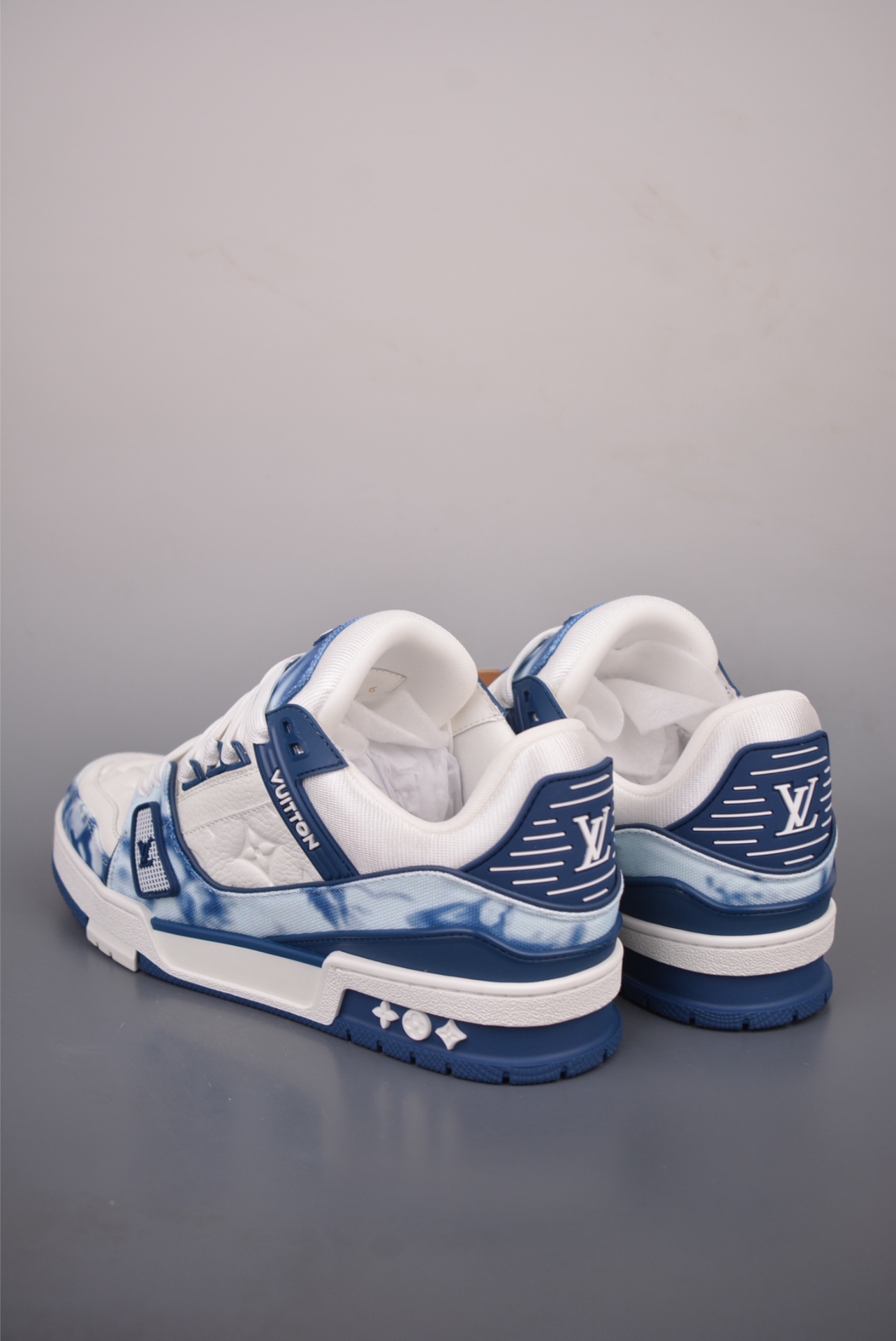 Louis Vuitton LV Trainer — Marine / Bianco-Blu Tie-Dye — 1AJS39 — foto 2