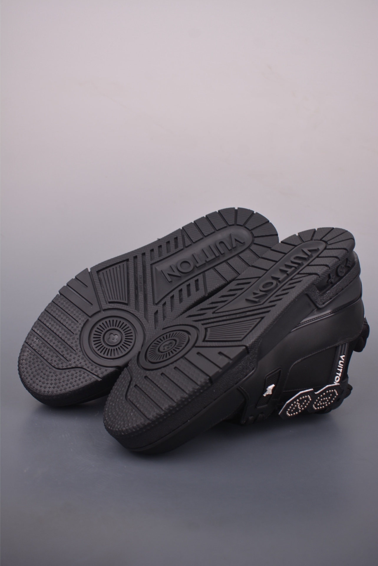 Louis Vuitton LV Trainer — Nero total black — 1AIKRQ (Pharrell Williams) — foto 3