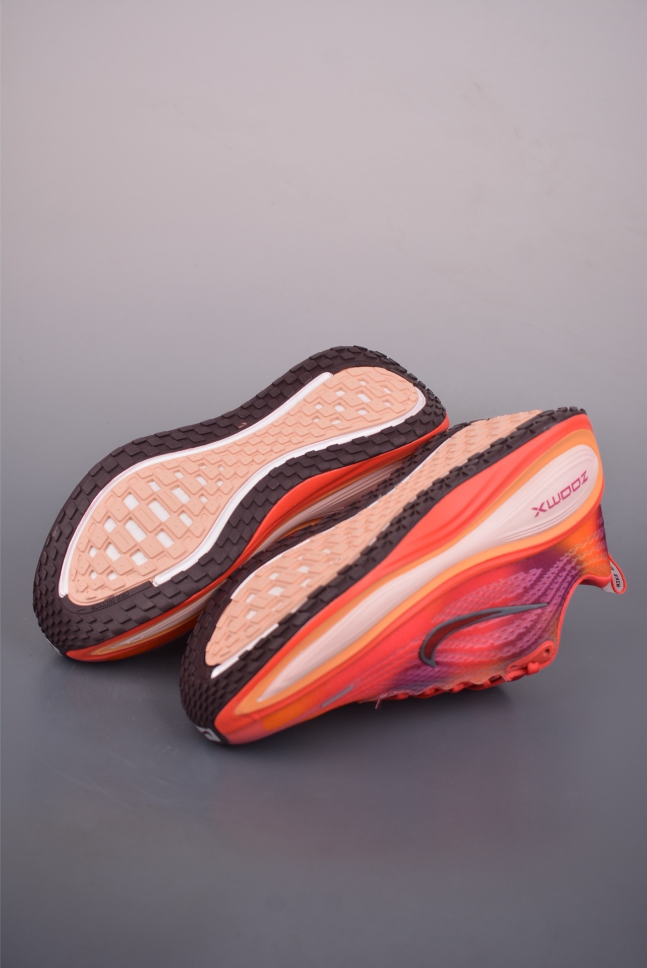 Nike Nike Air Zoom Vomero PLUS — Solar Red — IH2091-800 — foto 5