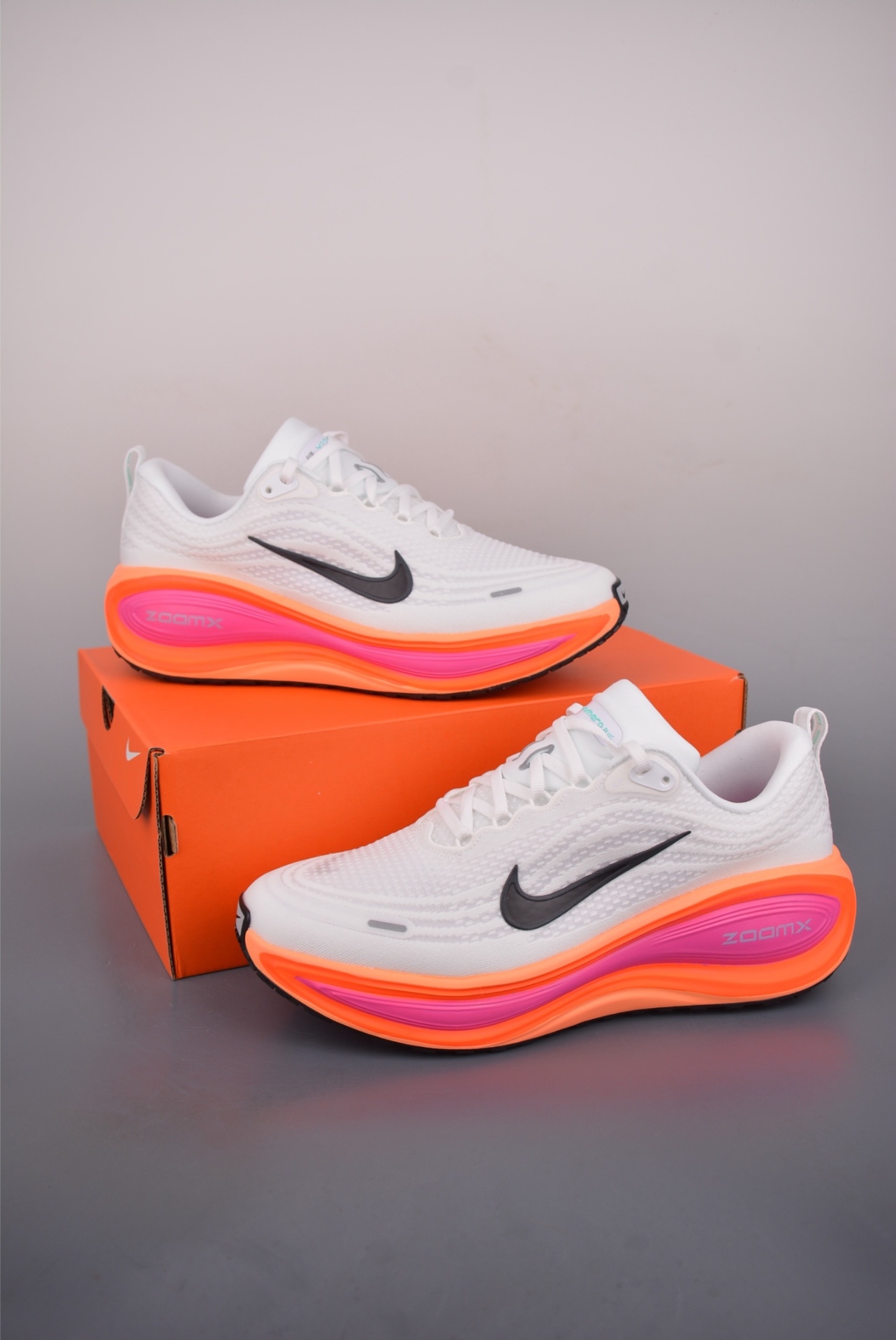 Nike Nike Air Zoom Vomero PLUS — White / Fire Pink — HV8154-104 — foto 2