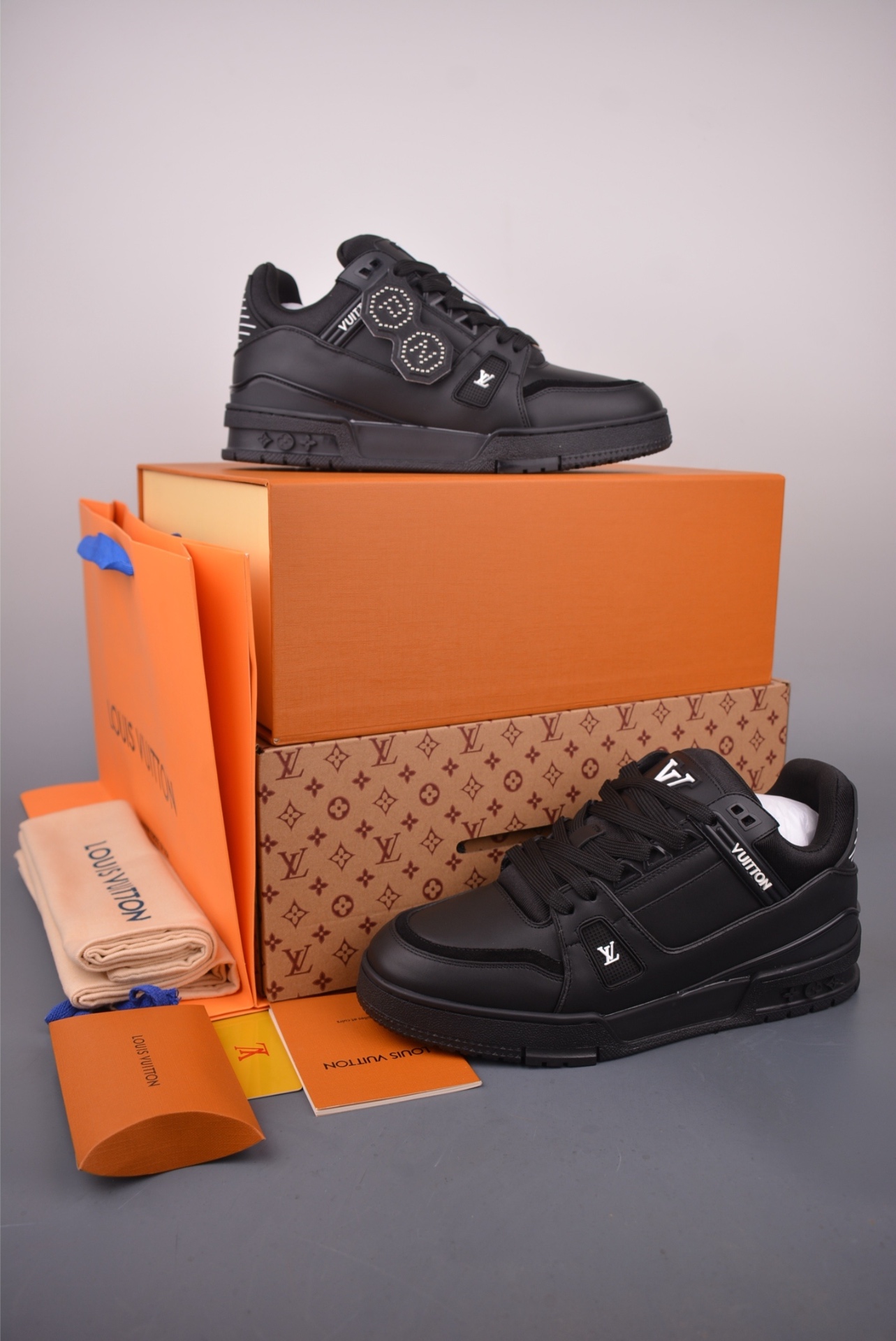 Louis Vuitton LV Trainer — Nero total black — 1AIKRQ (Pharrell Williams) — foto 4
