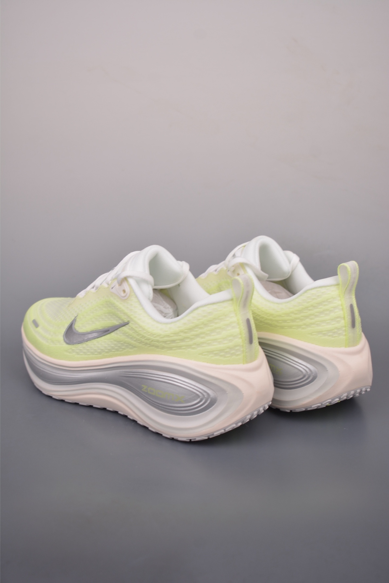 Nike Nike Air Zoom Vomero PLUS — White / Volt Glow — Metallic Silver — foto 3