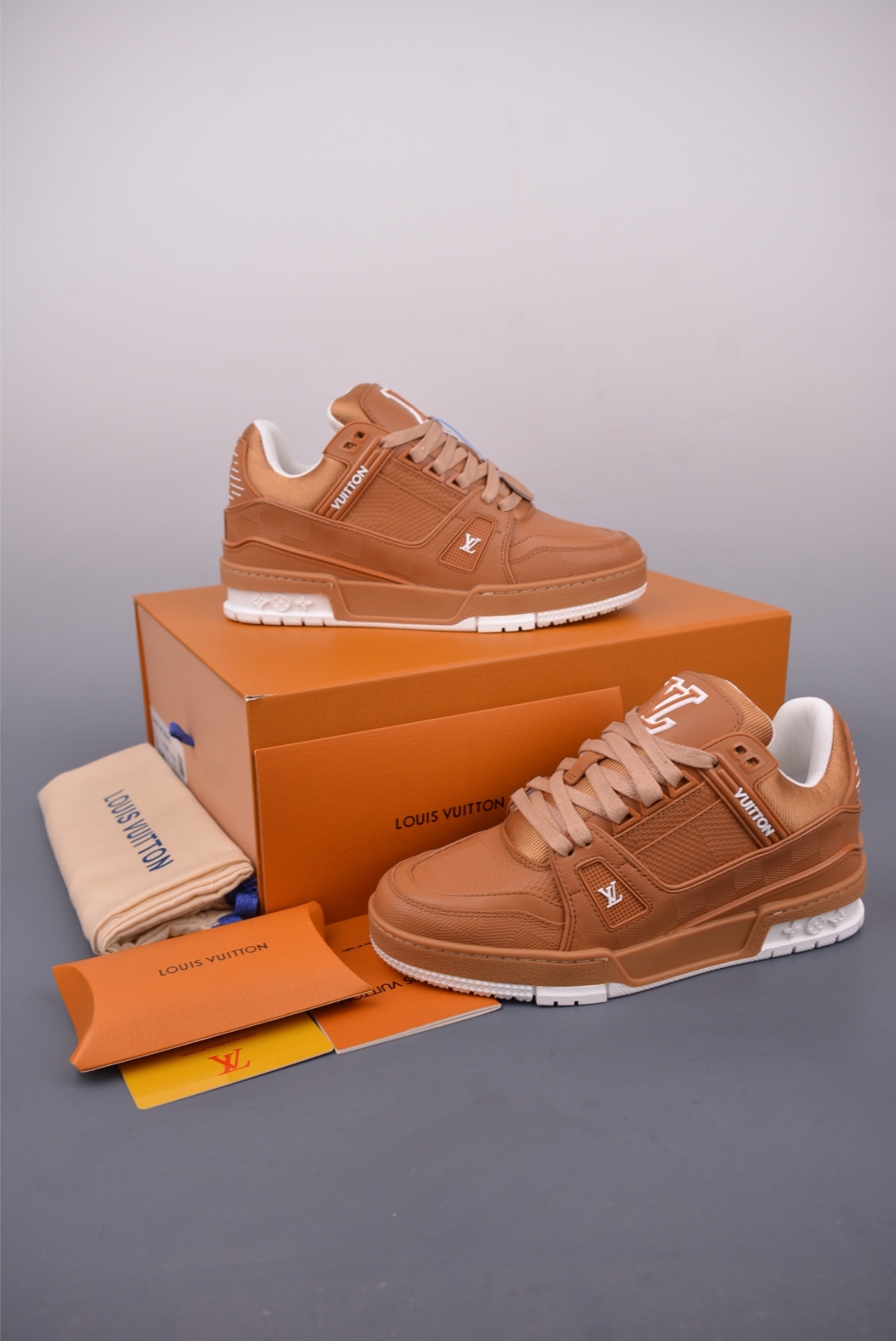 Louis Vuitton LV Trainer Sneaker Low — Leather Brown — 1AHTSB — foto 2