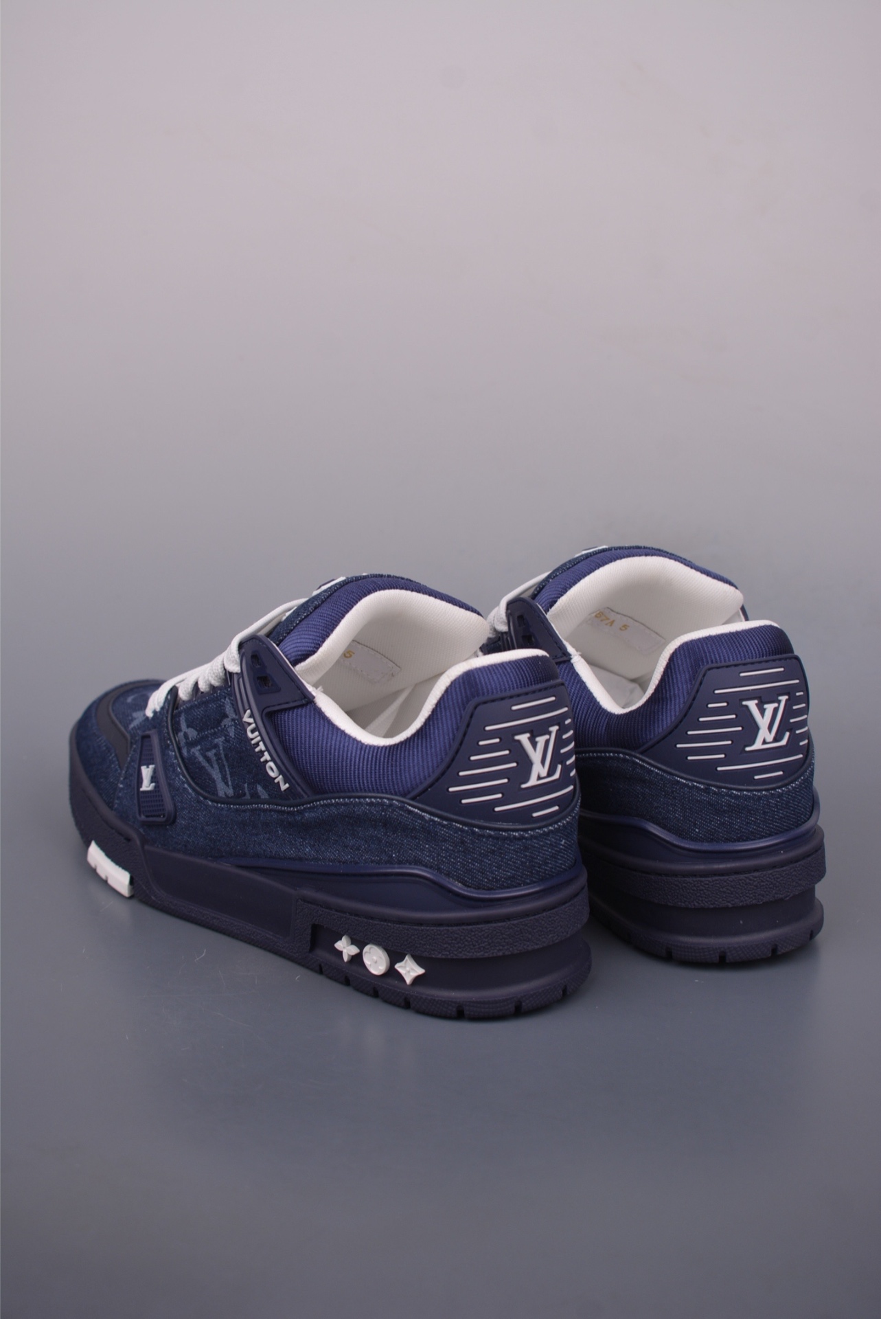 Louis Vuitton LV Trainer — Denim Blu Monogram — 1AHT23 — foto 2