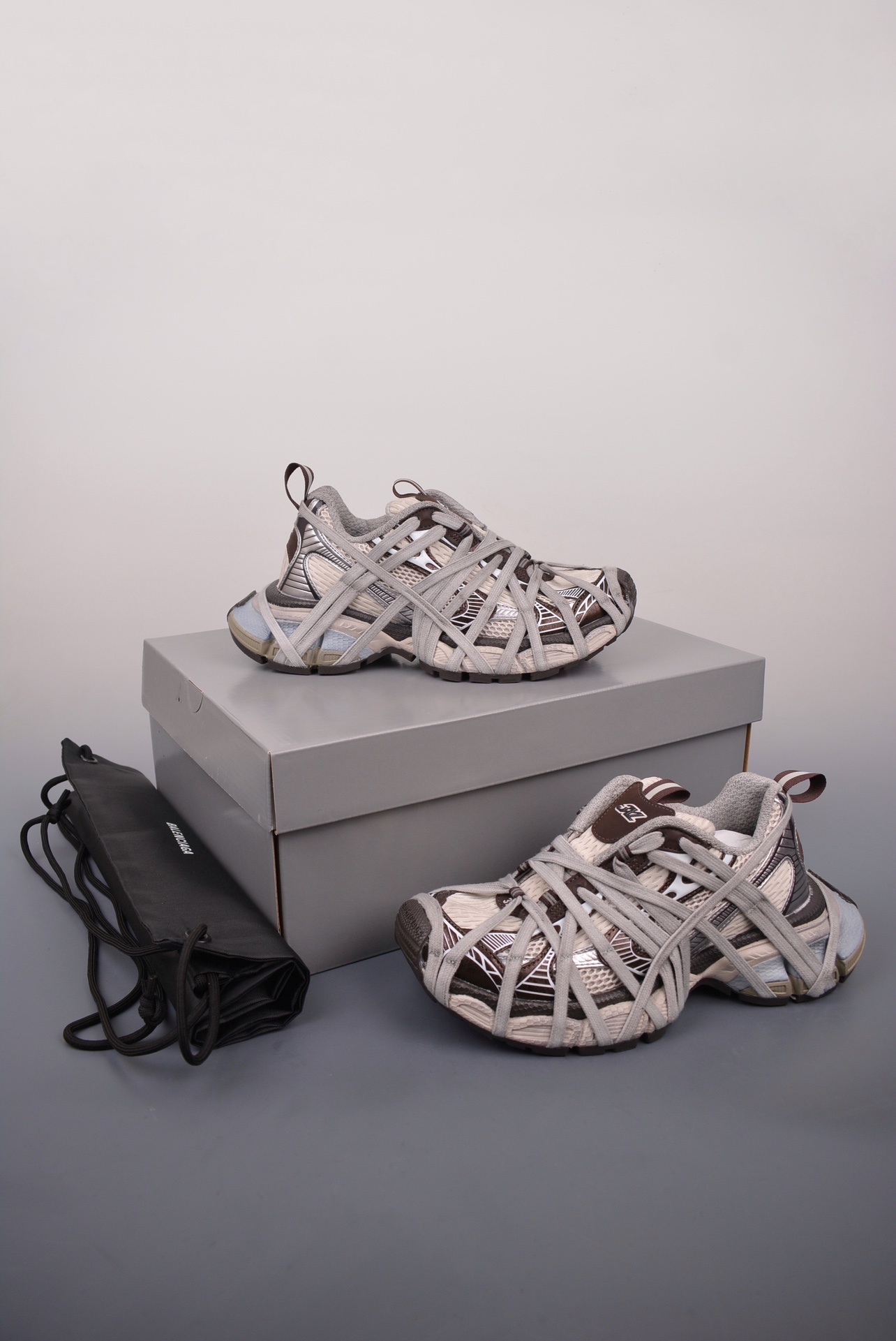 Balenciaga Phantom Sneaker — Grey / Brown — Distressed — foto 2