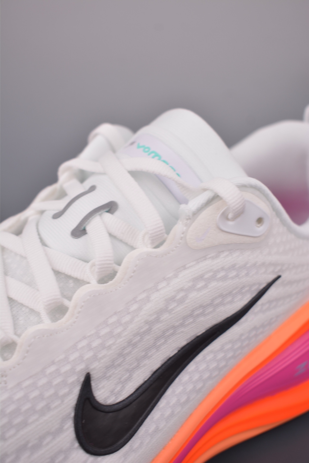 Nike Nike Air Zoom Vomero PLUS — White / Fire Pink — HV8154-104 — foto 4