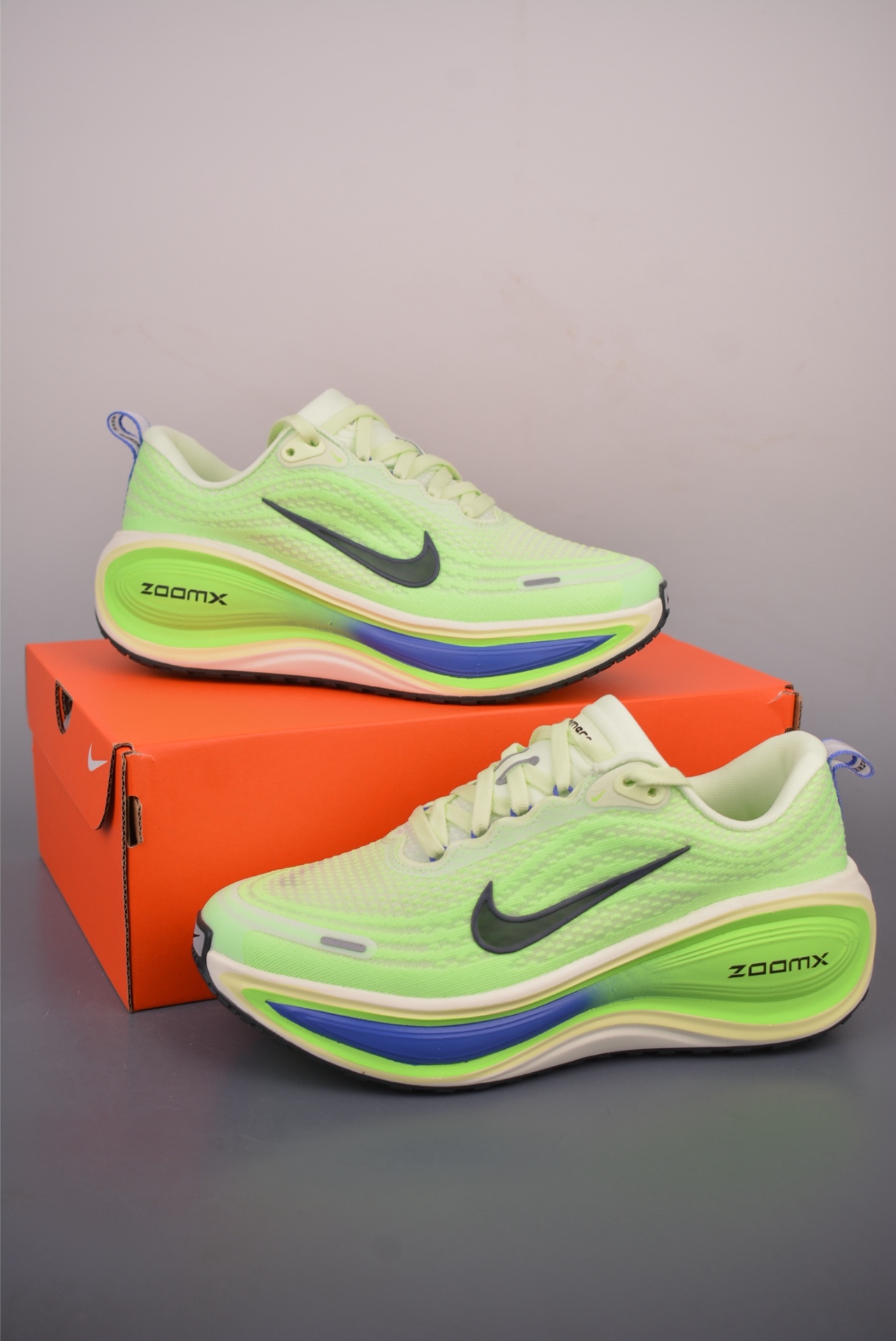 Nike Nike Air Zoom Vomero PLUS — Volt Tint / Lime Blast — HV8150-702 — foto 2