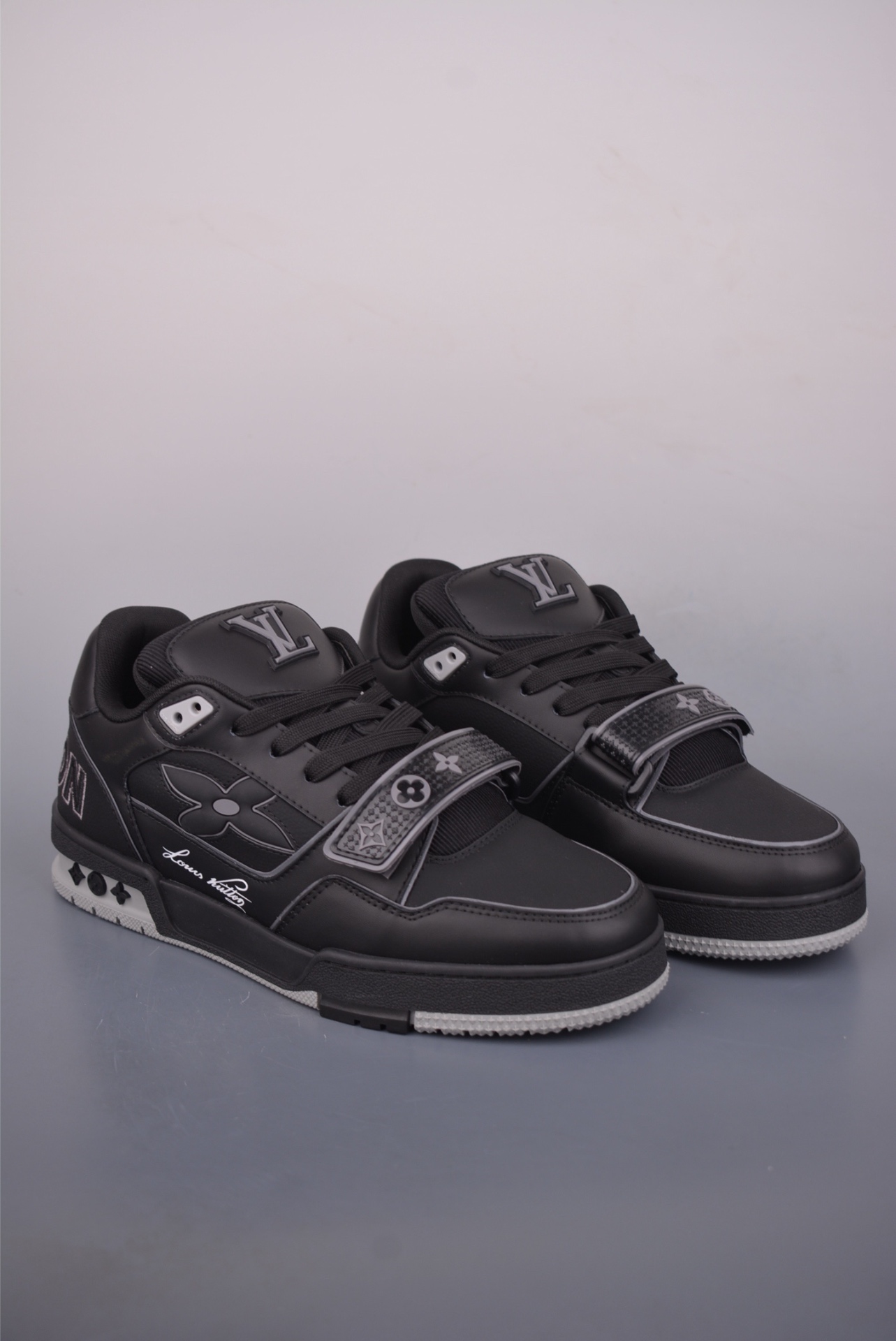 Louis Vuitton LV Trainer — Nero / Grigio — logo Louis Vuitton al tallone