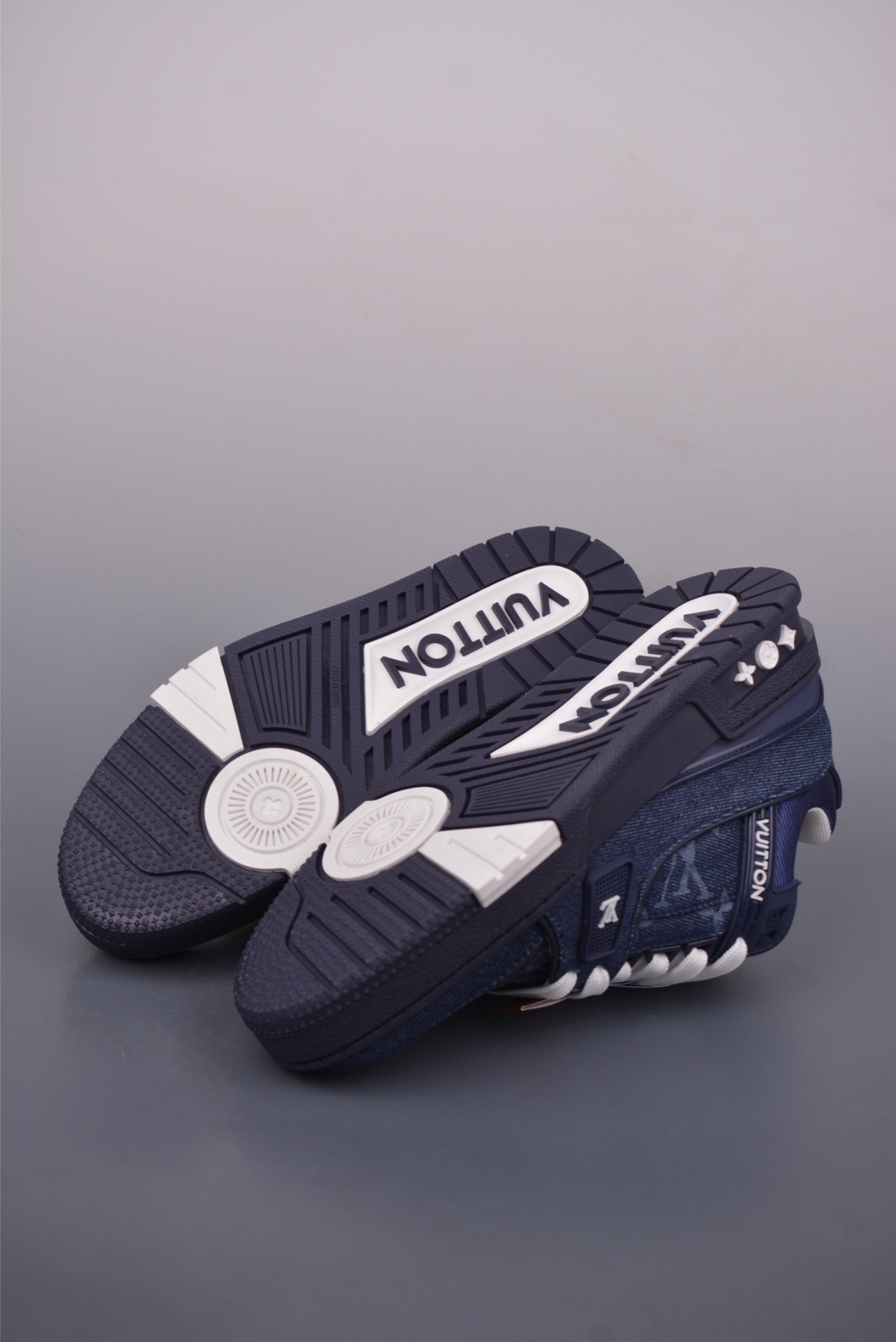 Louis Vuitton LV Trainer — Denim Blu Monogram — 1AHT23 — foto 3