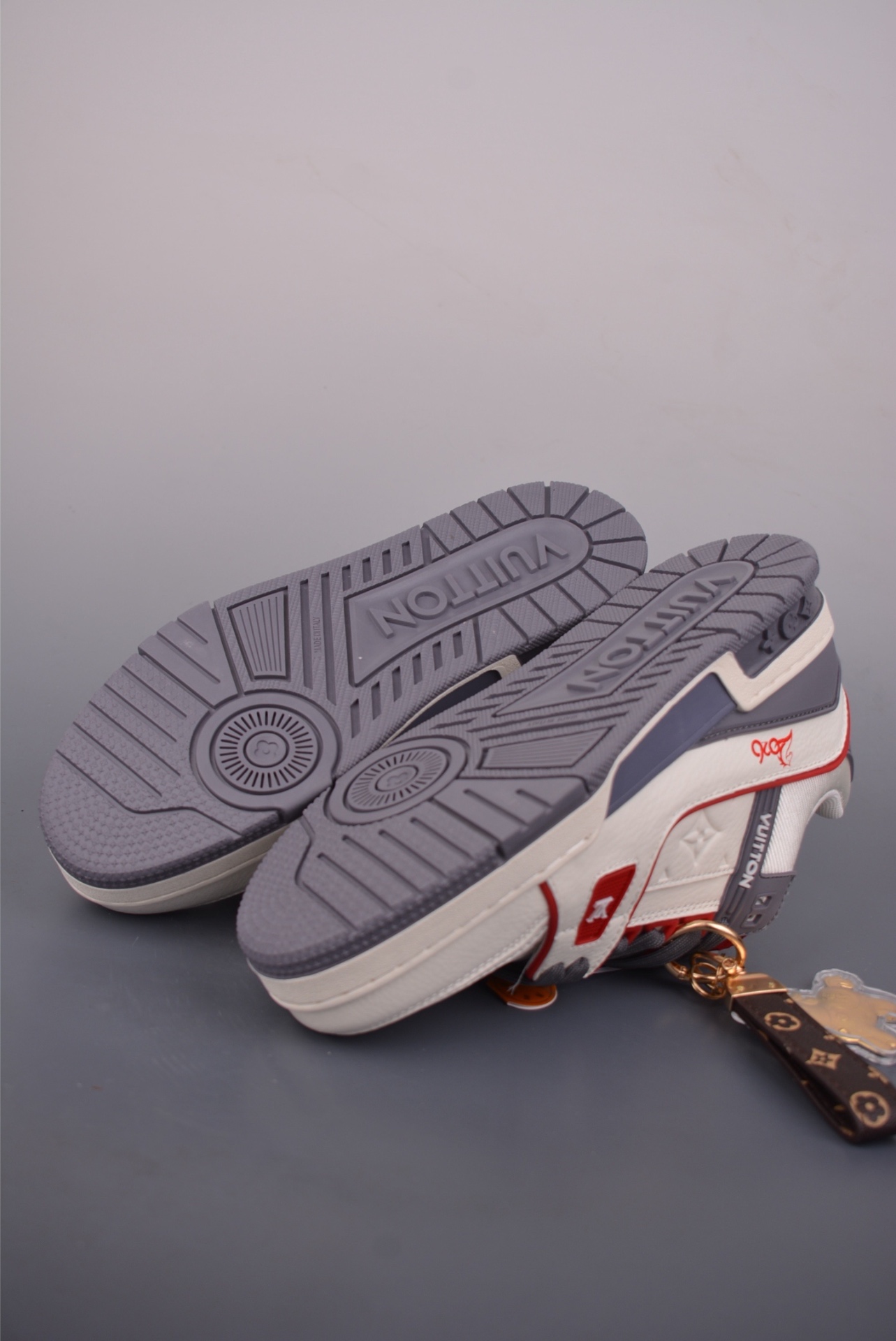 Louis Vuitton LV Trainer — Year of the Horse — Beige / Grigio / Rosso — foto 4