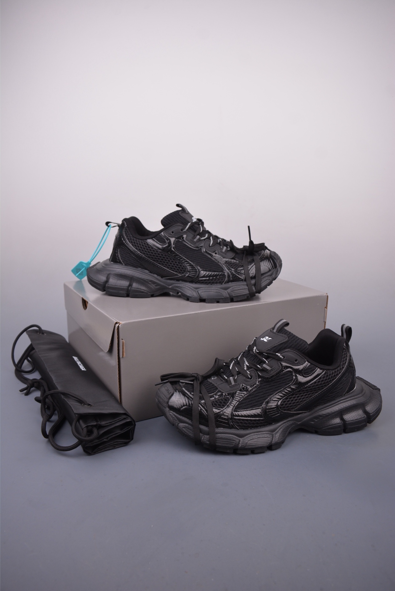 Balenciaga 3XL Extreme Lace Sneaker — Total Black — 734734 W2RC6 0203 — foto 4