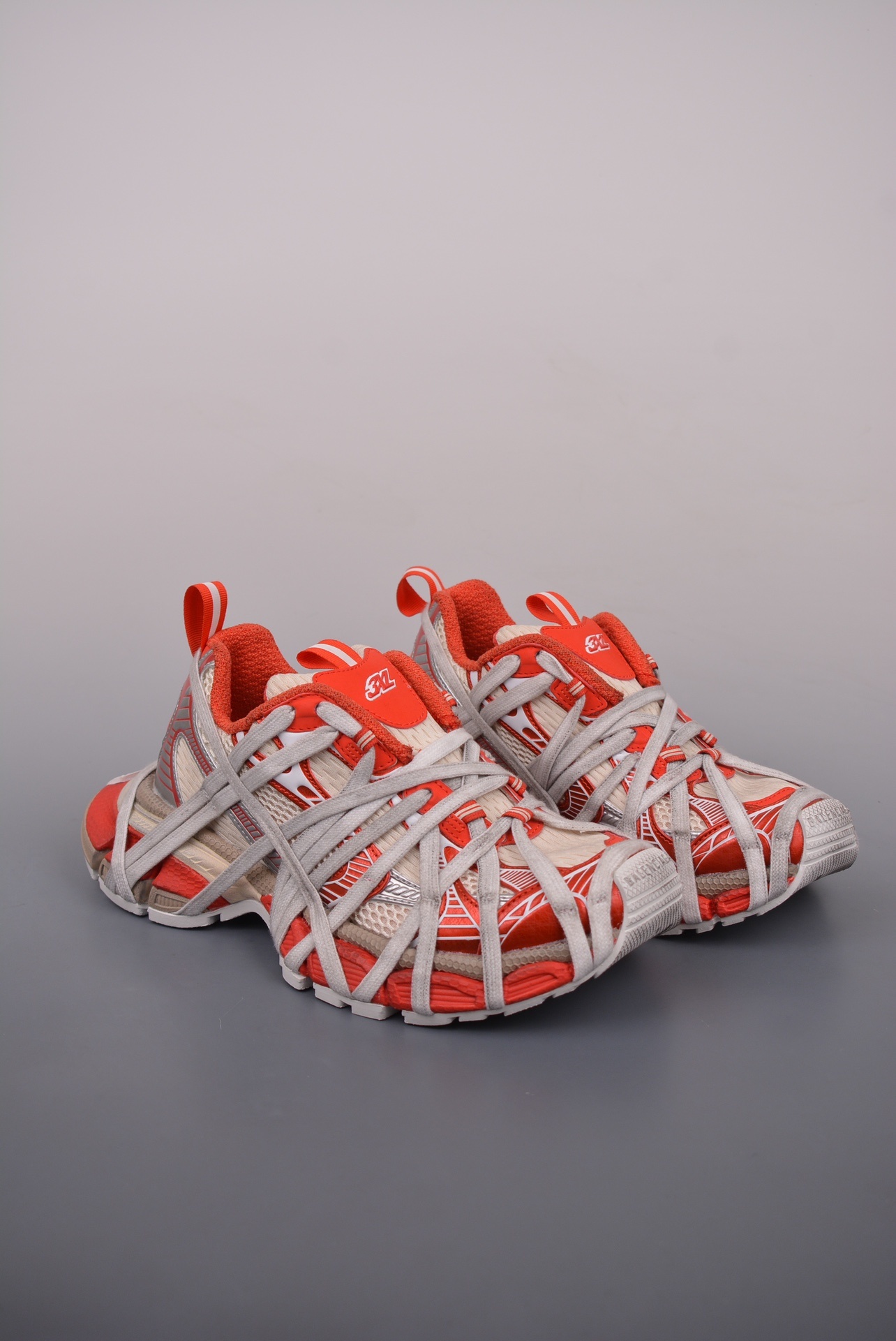 Balenciaga Phantom Sneaker — White / Red — Distressed — foto 2