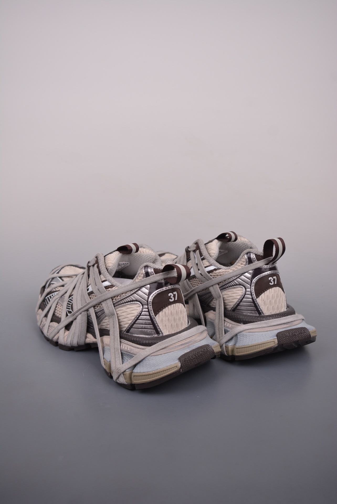 Balenciaga Phantom Sneaker — Grey / Brown — Distressed — foto 3
