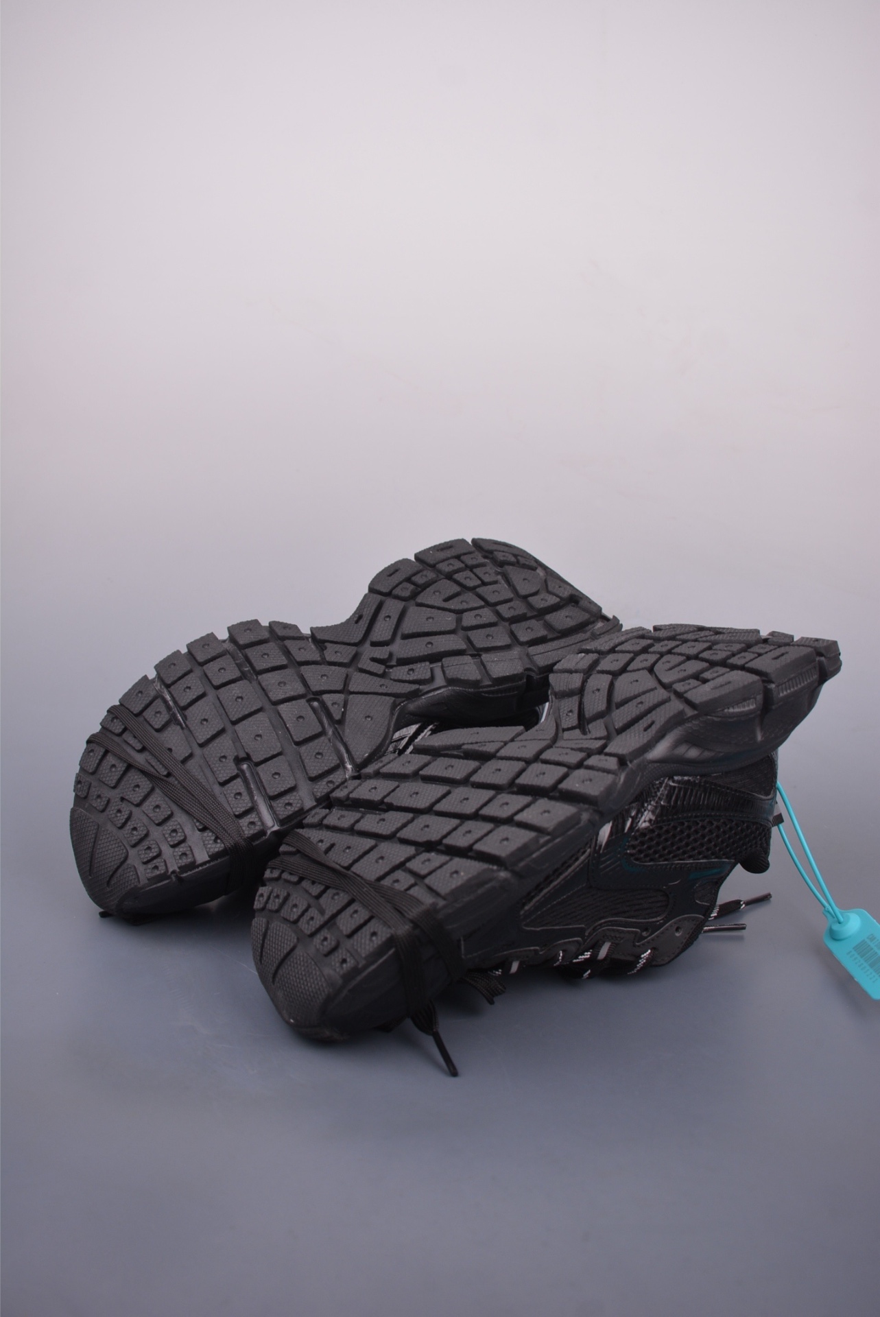 Balenciaga 3XL Extreme Lace Sneaker — Total Black — 734734 W2RC6 0203 — foto 3