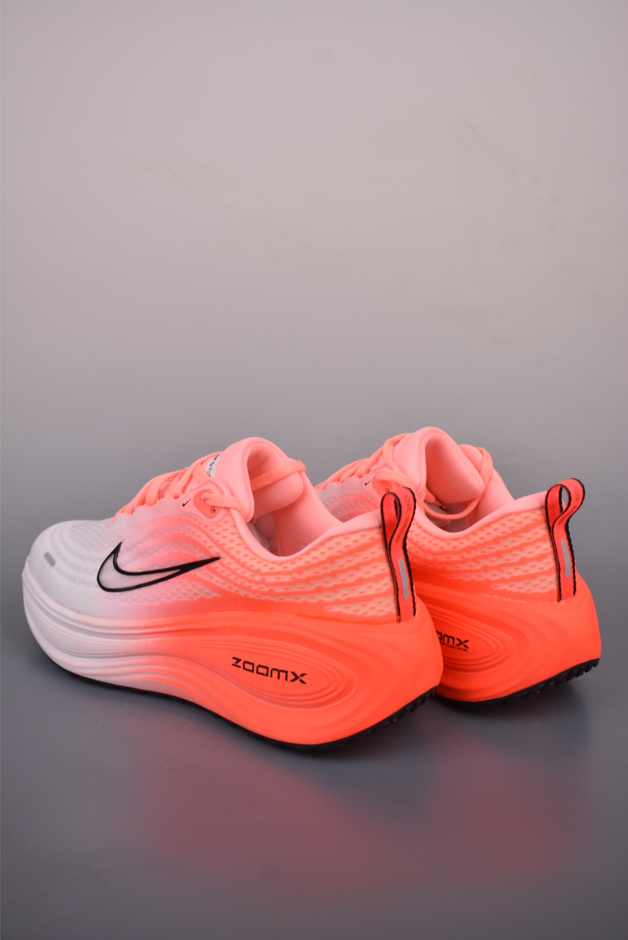 Nike Nike Air Zoom Vomero PLUS — Orange Red / White Gradient — IM2038-039 — foto 3